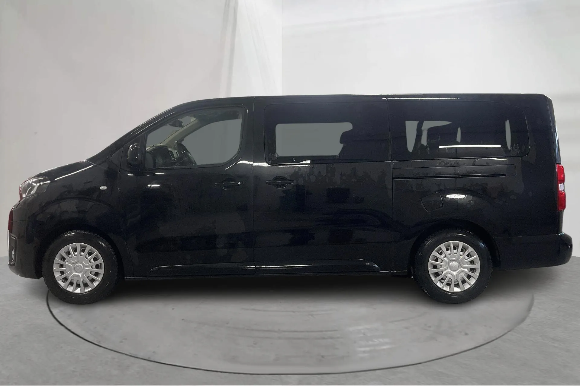 Presentation photo 2 of 21: Toyota PROACE Verso 1.6 (115hk) - 28 000 km - Manual - black - 2018