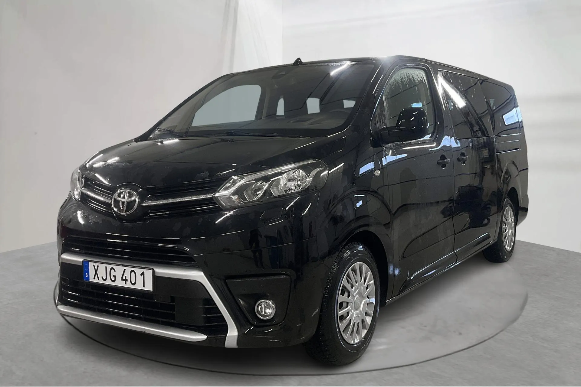 Presentation photo 1 of 21: Toyota PROACE Verso 1.6 (115hk) - 28 000 km - Manual - black - 2018