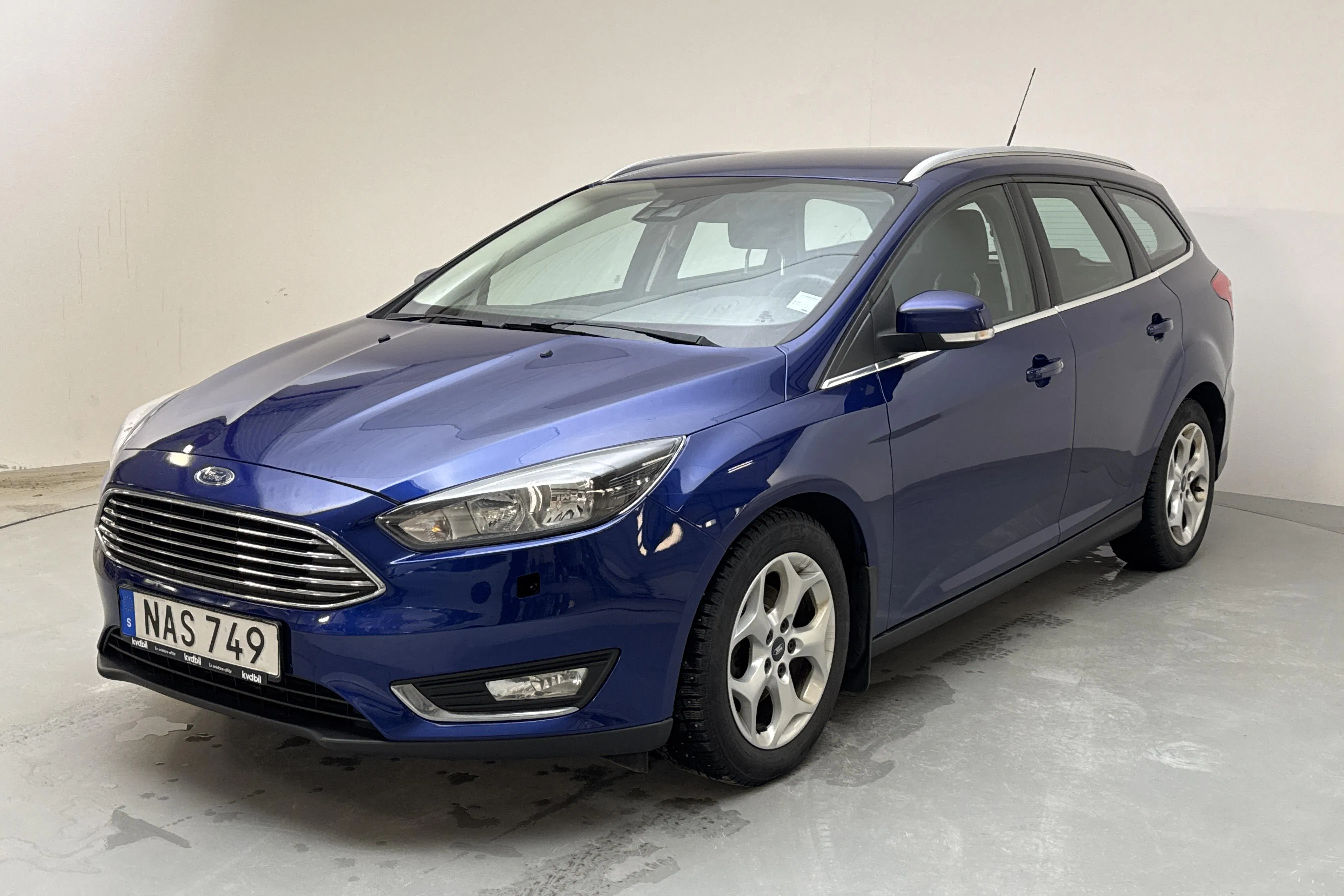 Presentationsfoto 1 av 15: Ford Focus 1.0 EcoBoost Kombi (100hk) - 13 984 mil - Manuell - blå - 2016