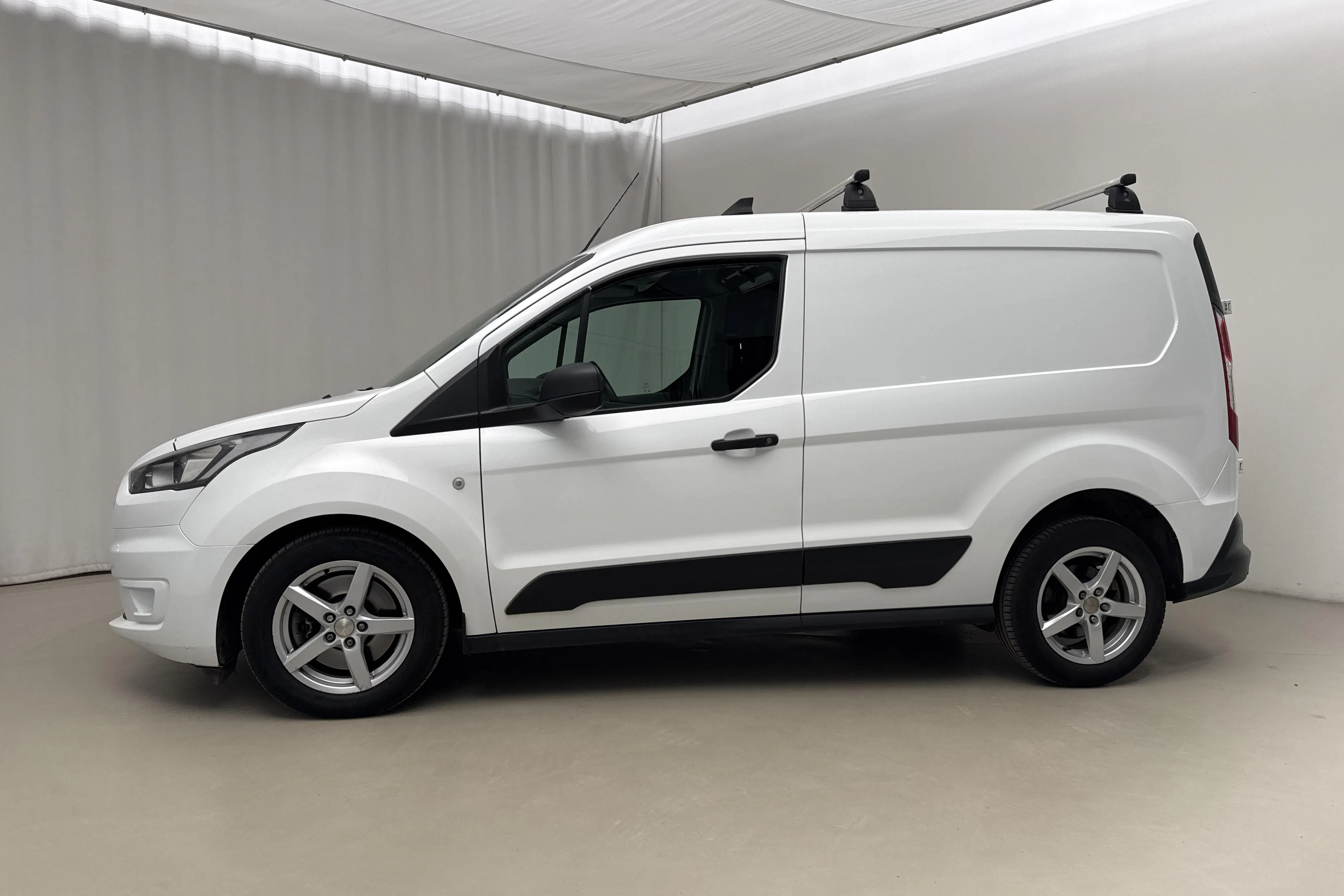 Presentationsfoto 2 av 20: Ford Transit Connect 1.5 EcoBlue (100hk) - 14 441 mil - Automat - vit - 2022