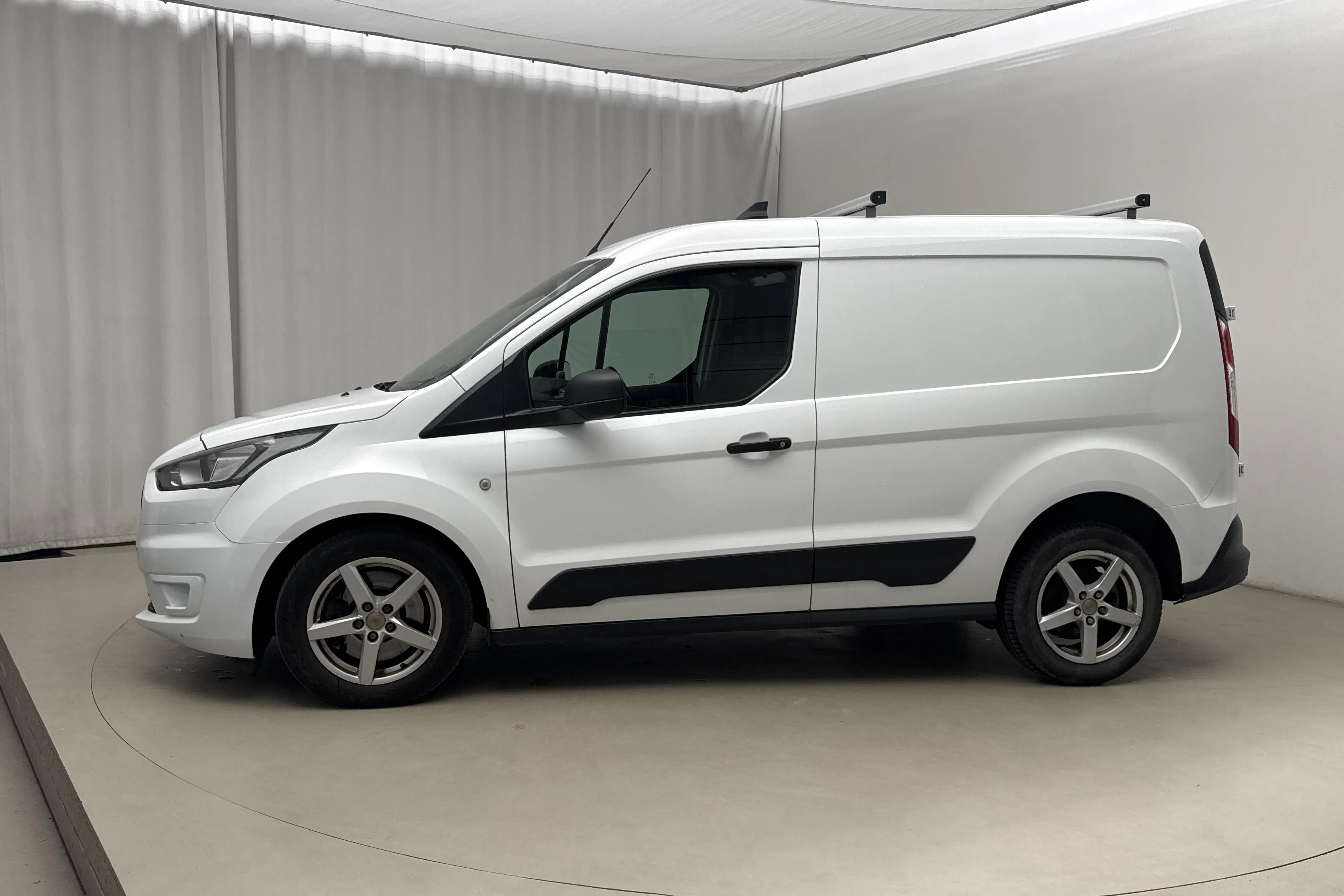 Presentationsfoto 2 av 16: Ford Transit Connect 1.5 EcoBlue (100hk) - 10 471 mil - Automat - vit - 2022