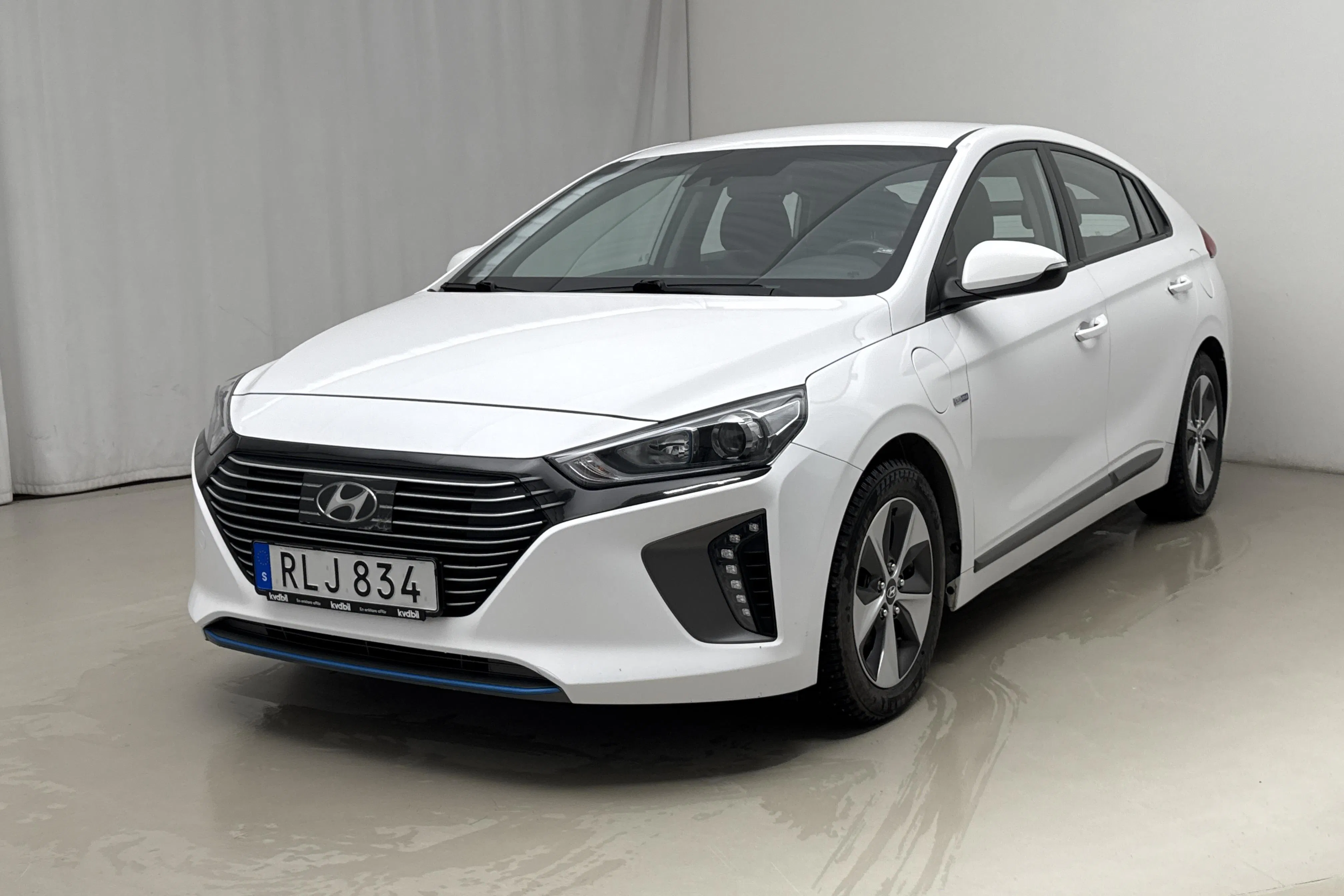 Esitlusfoto 1 aadressil 22: Hyundai IONIQ Plug-in (141hk) - 99 950 km - Automaatne - valge - 2017