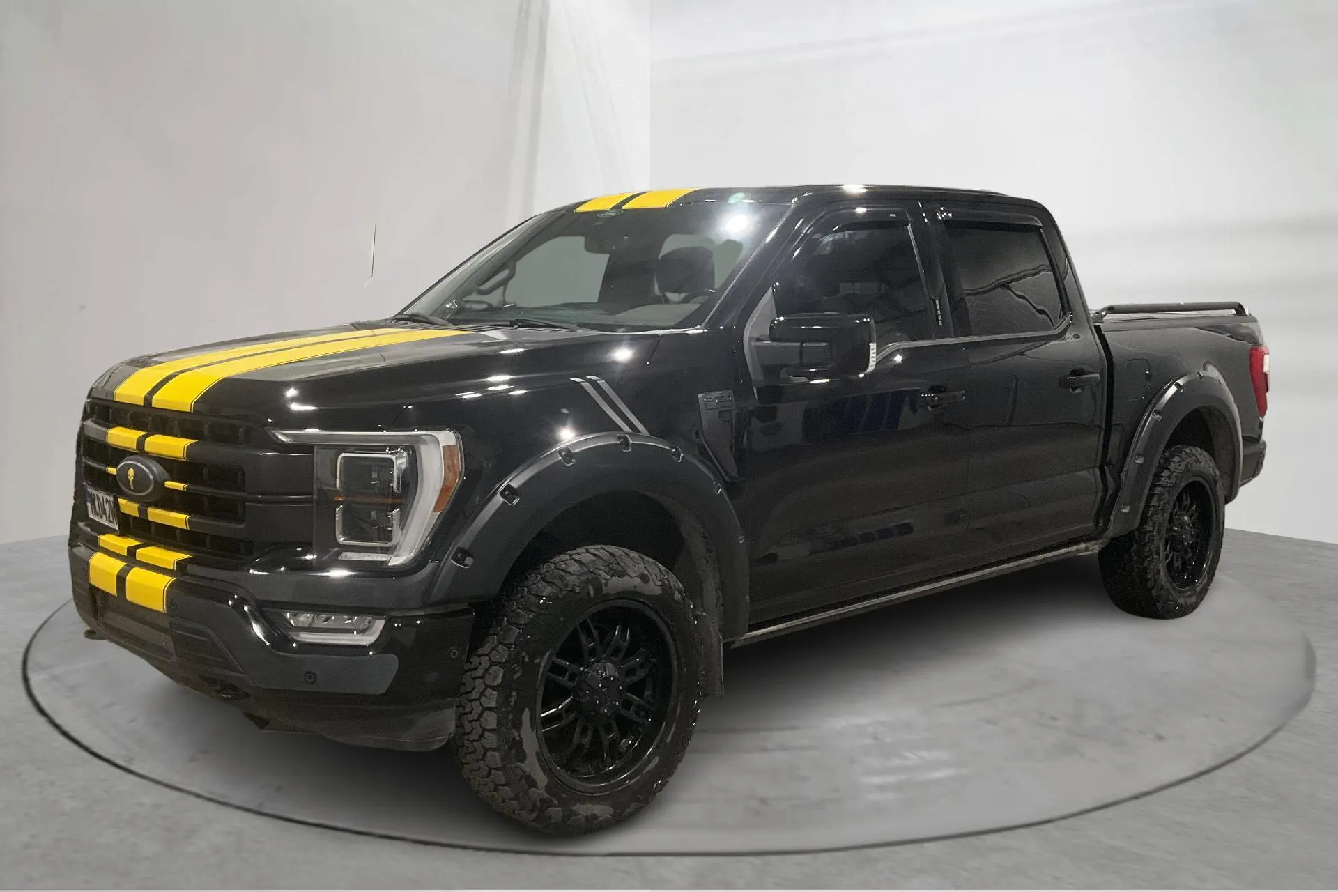 Presentationsfoto 1 av 31: FORD F-150 Super Crew 5.0 V8 (406hk) - 9 898 mil - Automat - svart - 2021