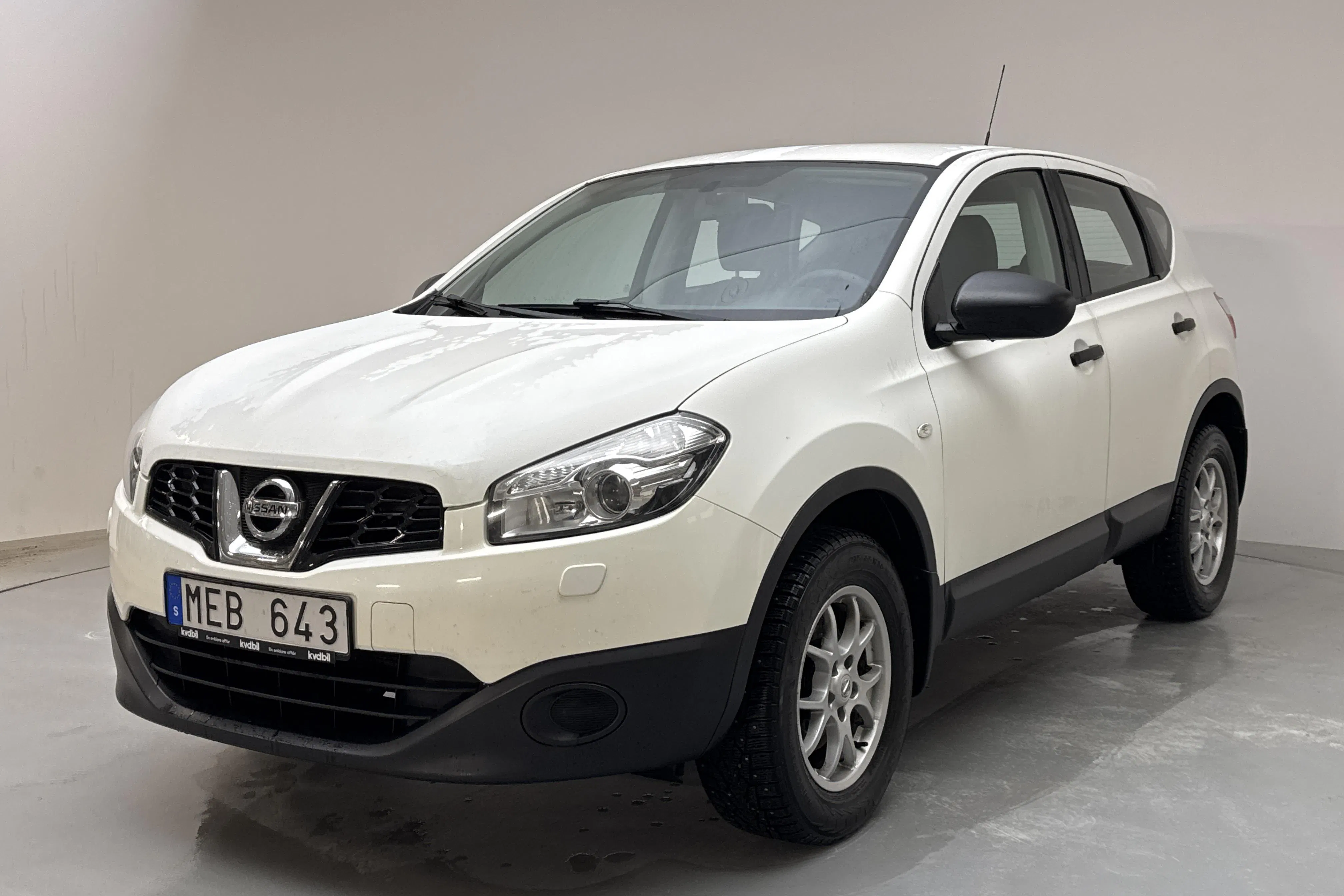 Presentationsfoto 1 av 12: Nissan Qashqai 1.6 (117hk) - 16 693 mil - Manuell - vit - 2013