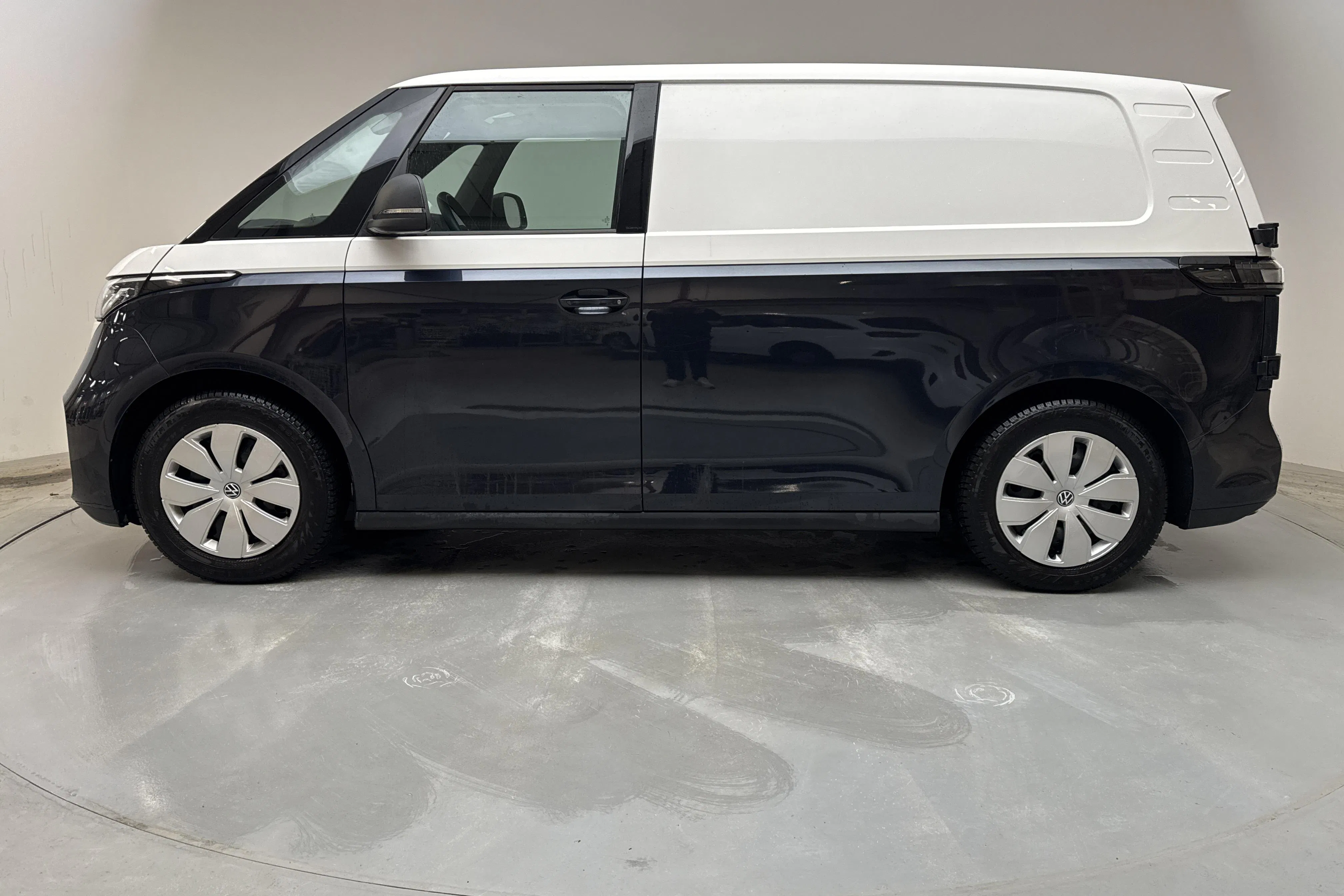 Presentationsfoto 2 av 13: VW ID. Buzz Cargo 77kWh (204hk) - 2 911 mil - Automat - 2023