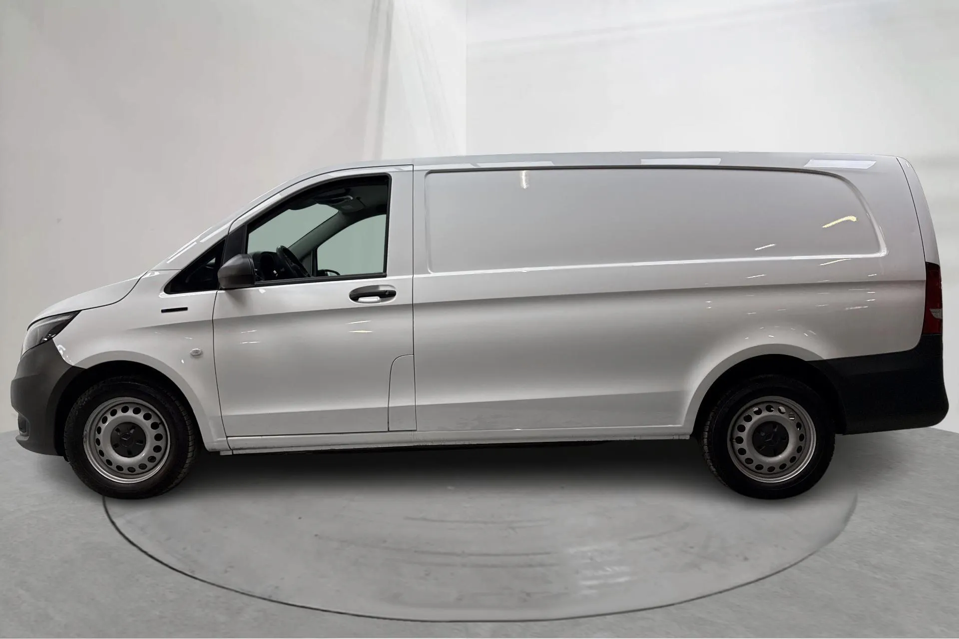 Presentation photo 2 of 14: Mercedes eVito Skåp 60kWh W640 (116hk) - 11 200 km - Automatic - white - 2021