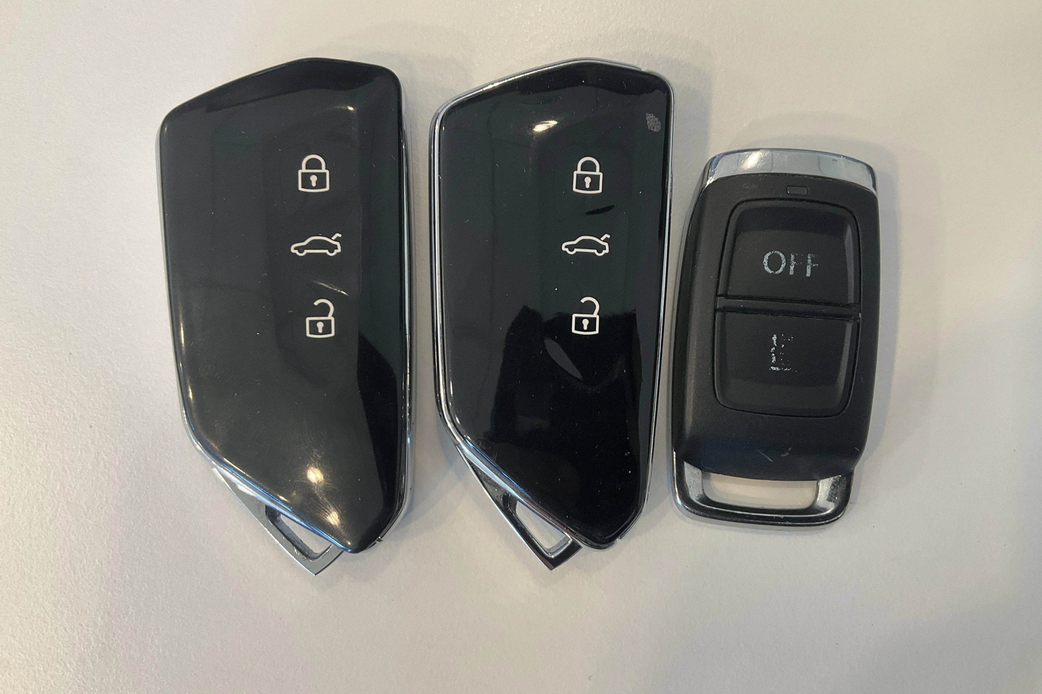 Presentationsfoto 20 av 20: VW Multivan T7 1.4 eHybrid (218hk) - 8 451 mil - Automat - röd - 2024