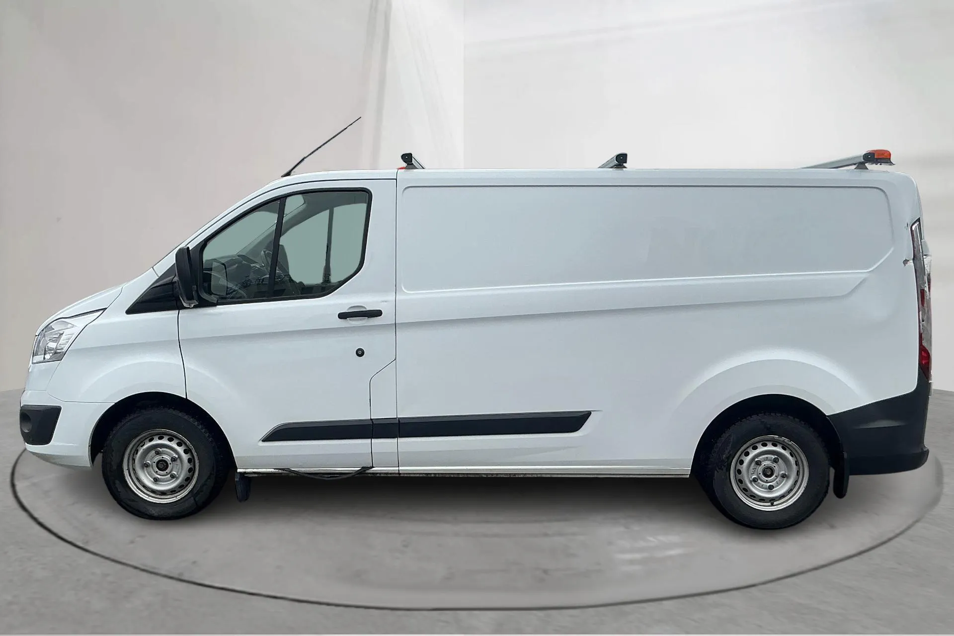 Presentationsfoto 2 av 16: Ford Transit Custom 290 (130hk) - 3 710 mil - Manuell - vit - 2016