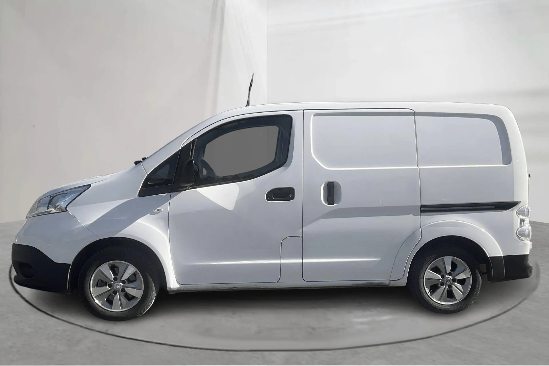 Presentationsfoto 2 av 16: Nissan e-NV200 40kWh (109hk) - 5 402 mil - Automat - vit - 2018