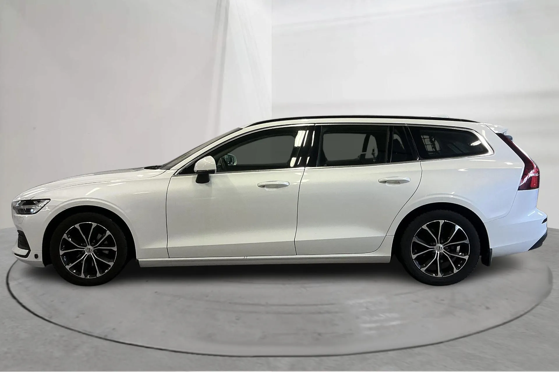Presentation photo 2 of 17: Volvo V60 B4 Mildhybrid, Diesel (197hk) - 165 790 km - Automatic - white - 2023