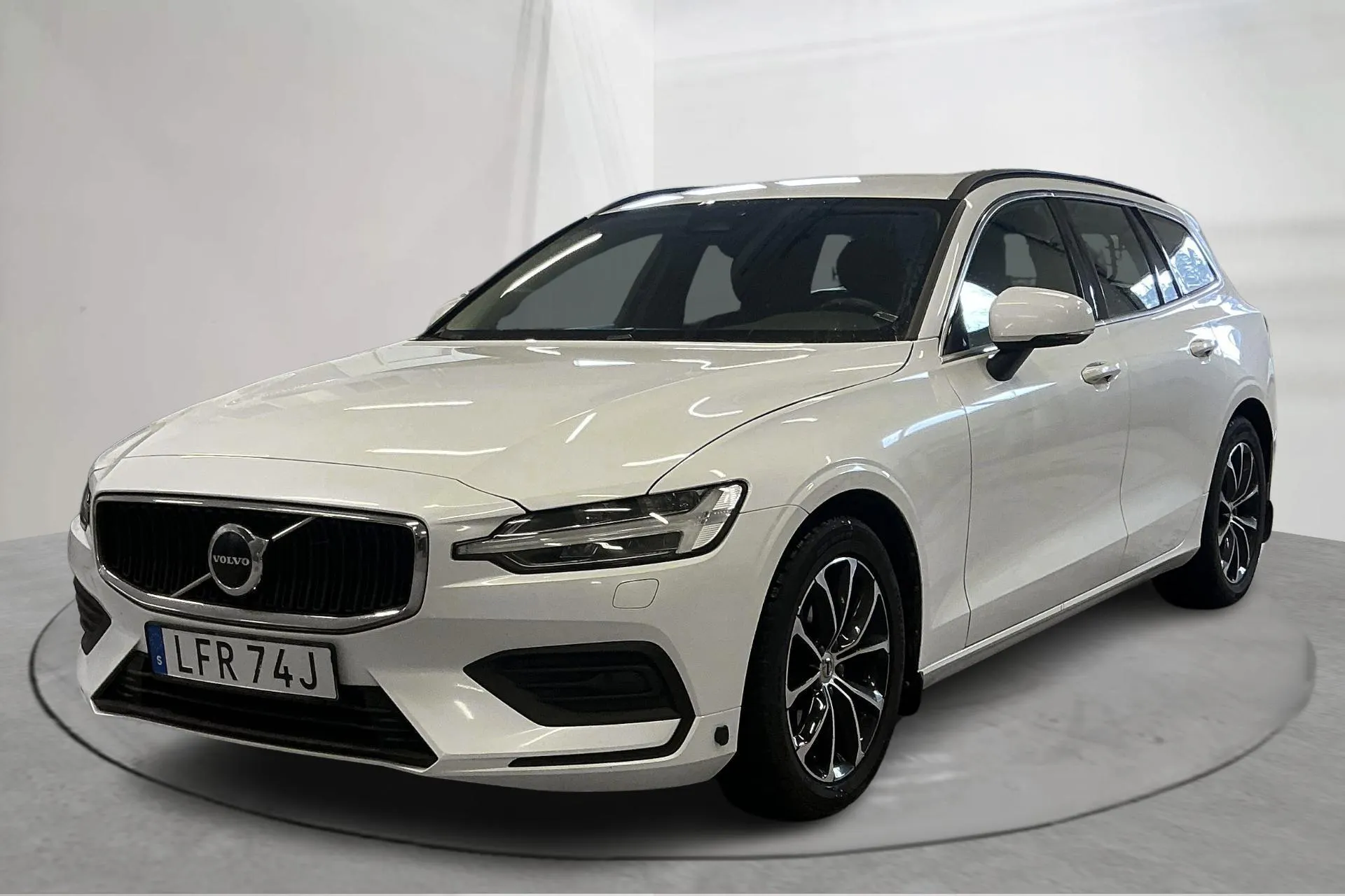 Presentation photo 1 of 17: Volvo V60 B4 Mildhybrid, Diesel (197hk) - 165 790 km - Automatic - white - 2023