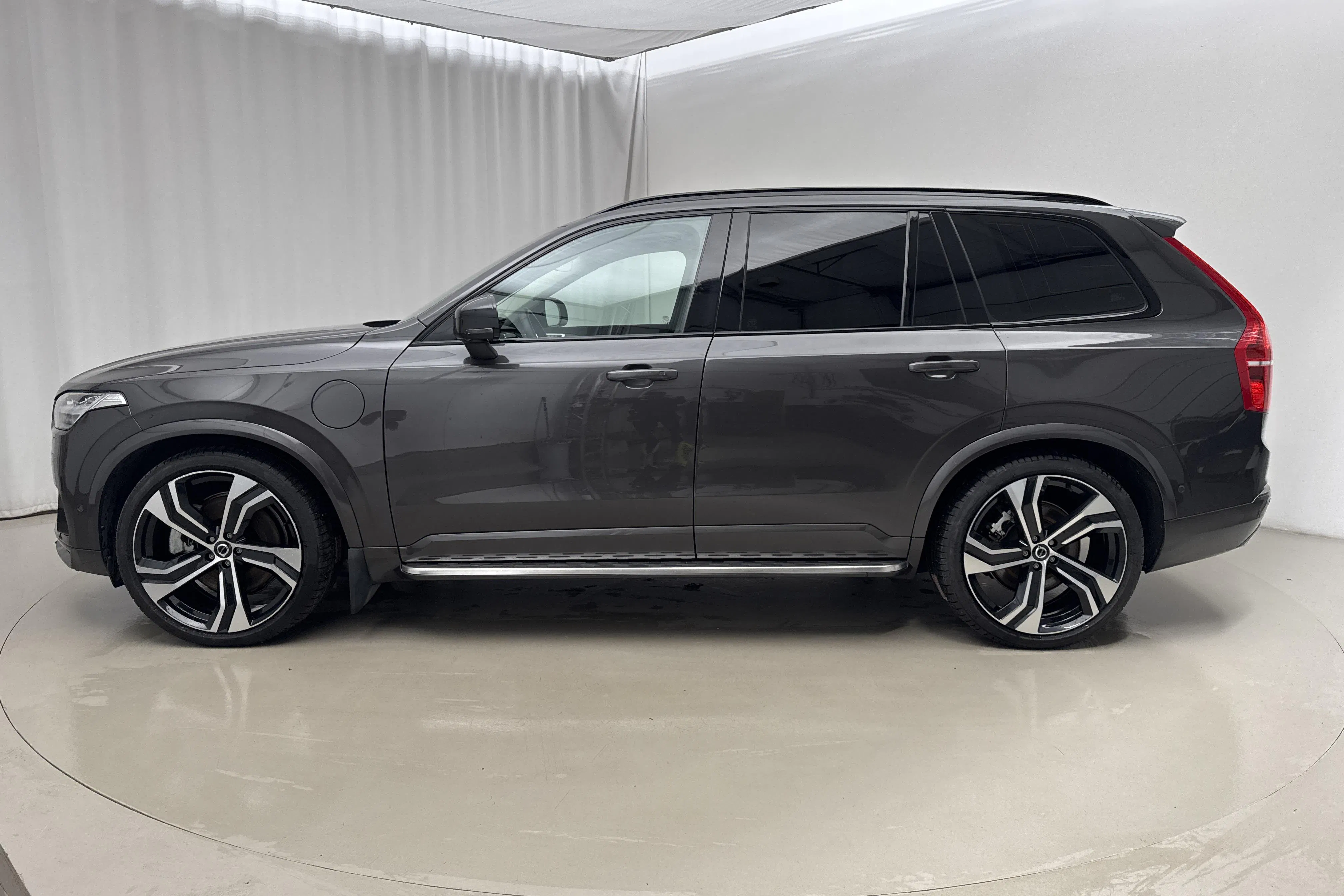 Presentationsfoto 2 av 23: Volvo XC90 T8 AWD Recharge (455hk) - 9 298 mil - Automat - grå - 2024