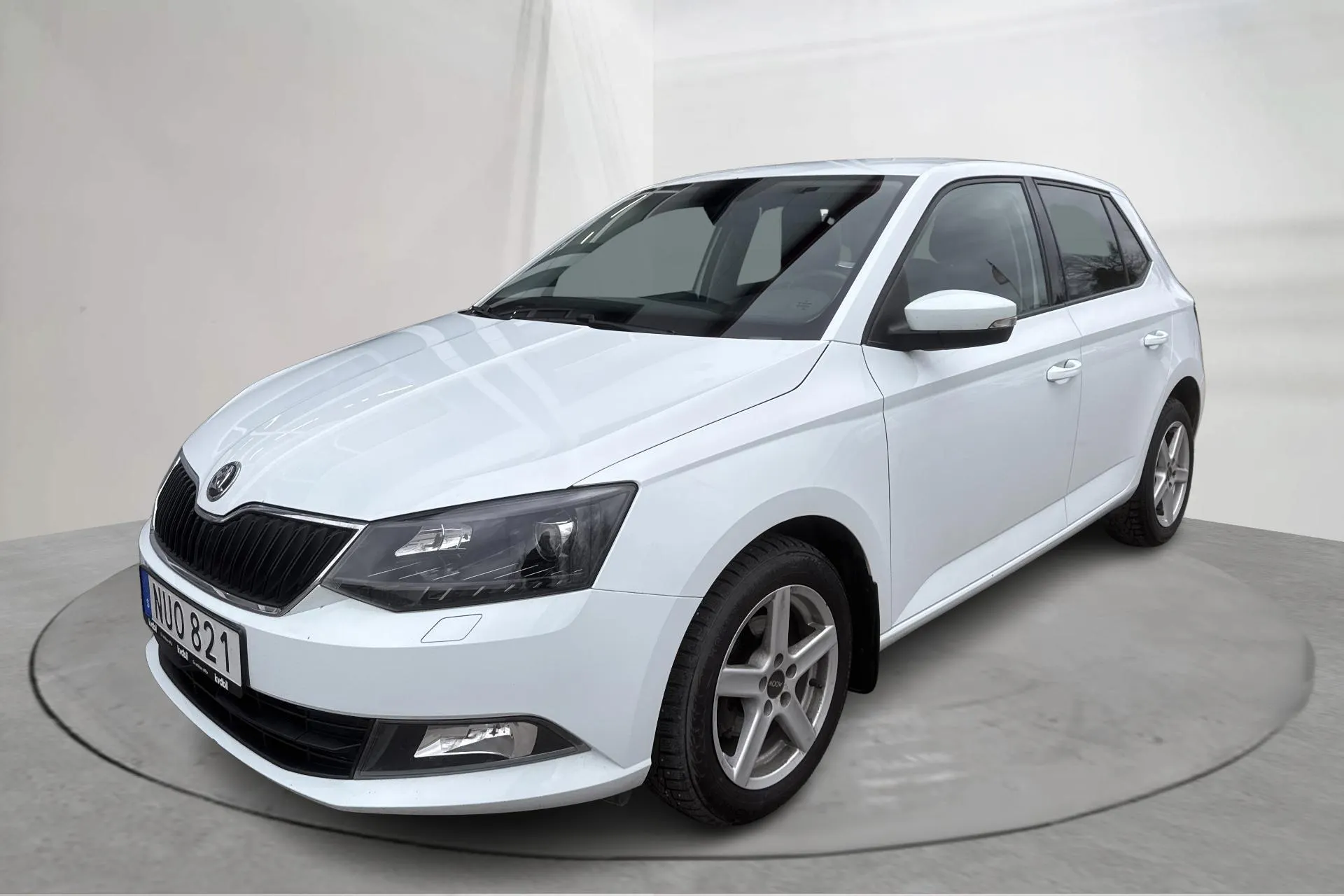 Presentationsfoto 1 av 14: Skoda Fabia 1.2 TSI (90hk) - 9 364 mil - Manuell - vit - 2016