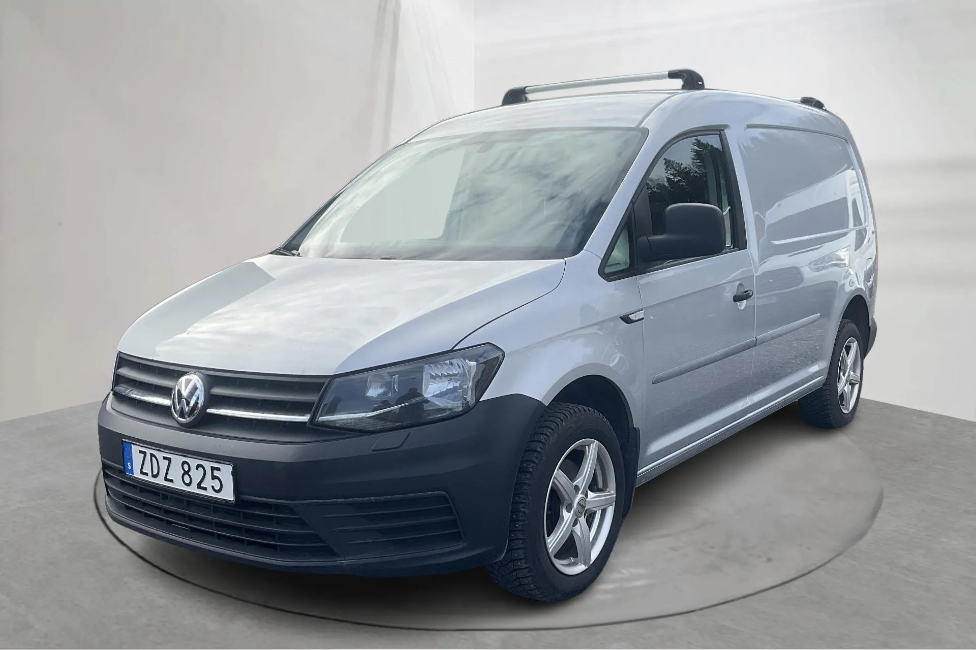 Presentationsfoto 1 av 12: VW Caddy 2.0 TDI Maxi Skåp 4MOTION (122hk) - 20 285 mil - Manuell - silver - 2018