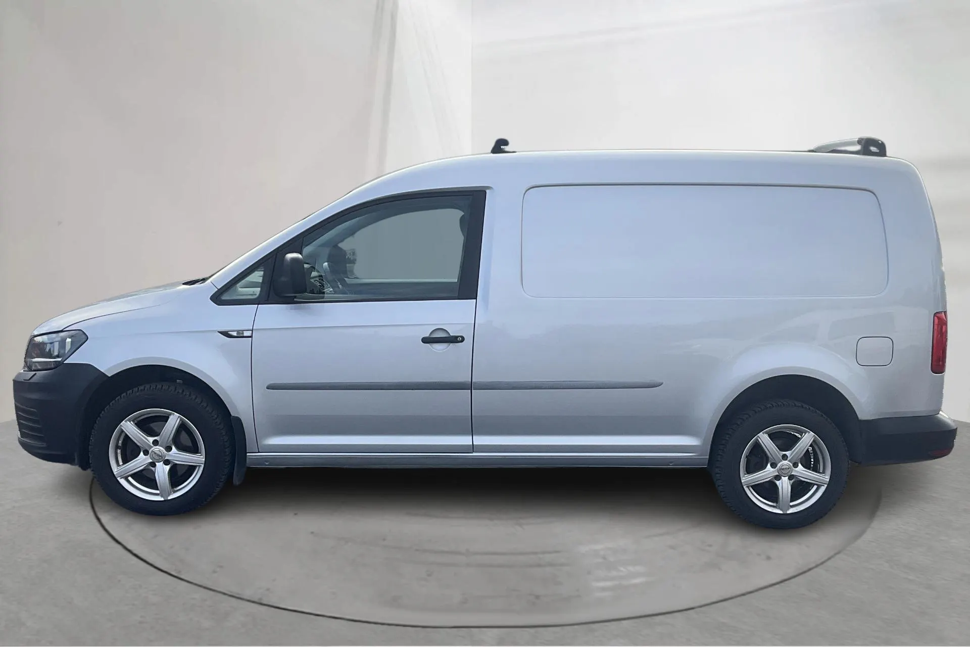 Presentationsfoto 2 av 12: VW Caddy 2.0 TDI Maxi Skåp 4MOTION (122hk) - 20 285 mil - Manuell - silver - 2018