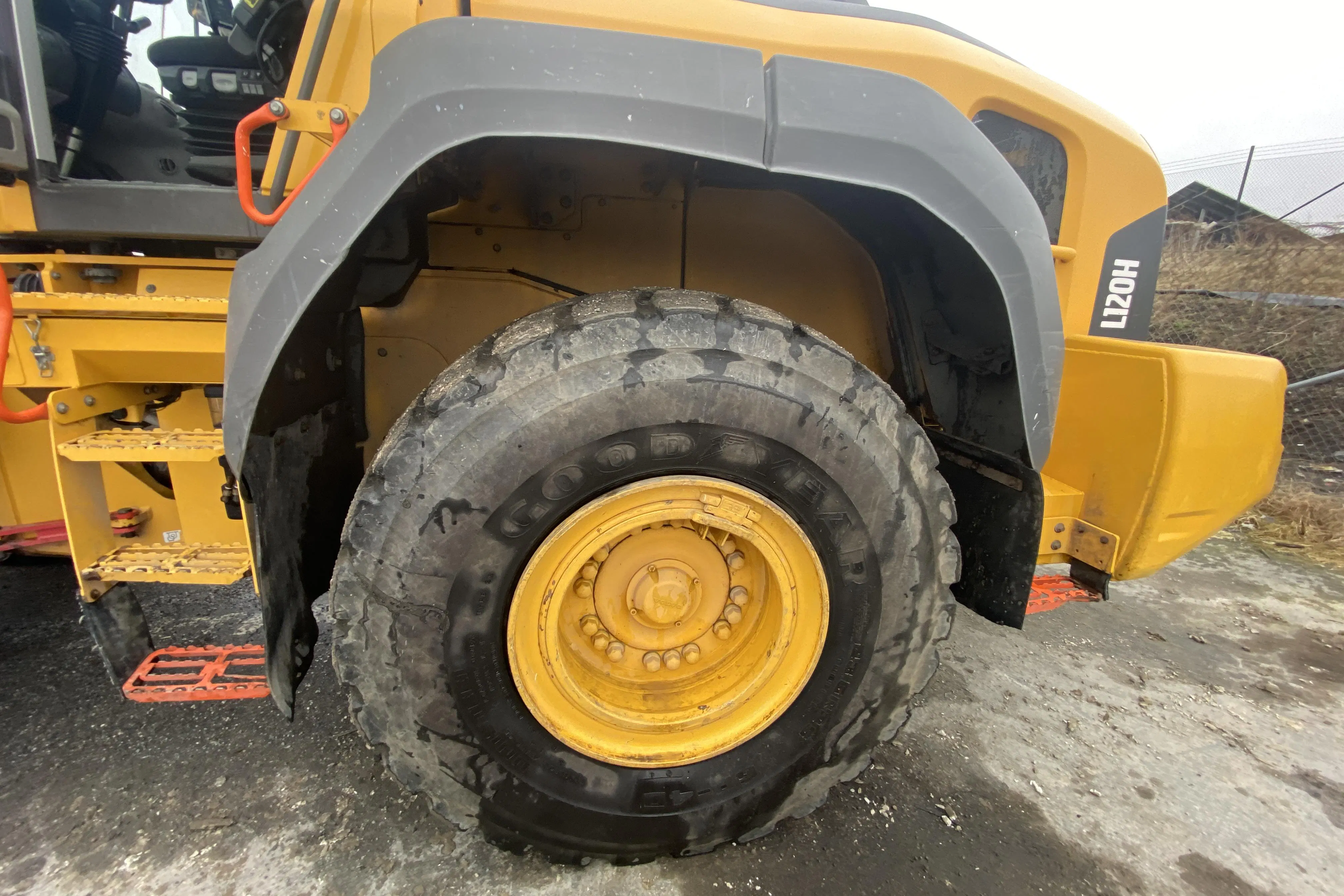 Presentation photo 43 of 43: Volvo L120H - 0 km - Automatic - yellow - 2018