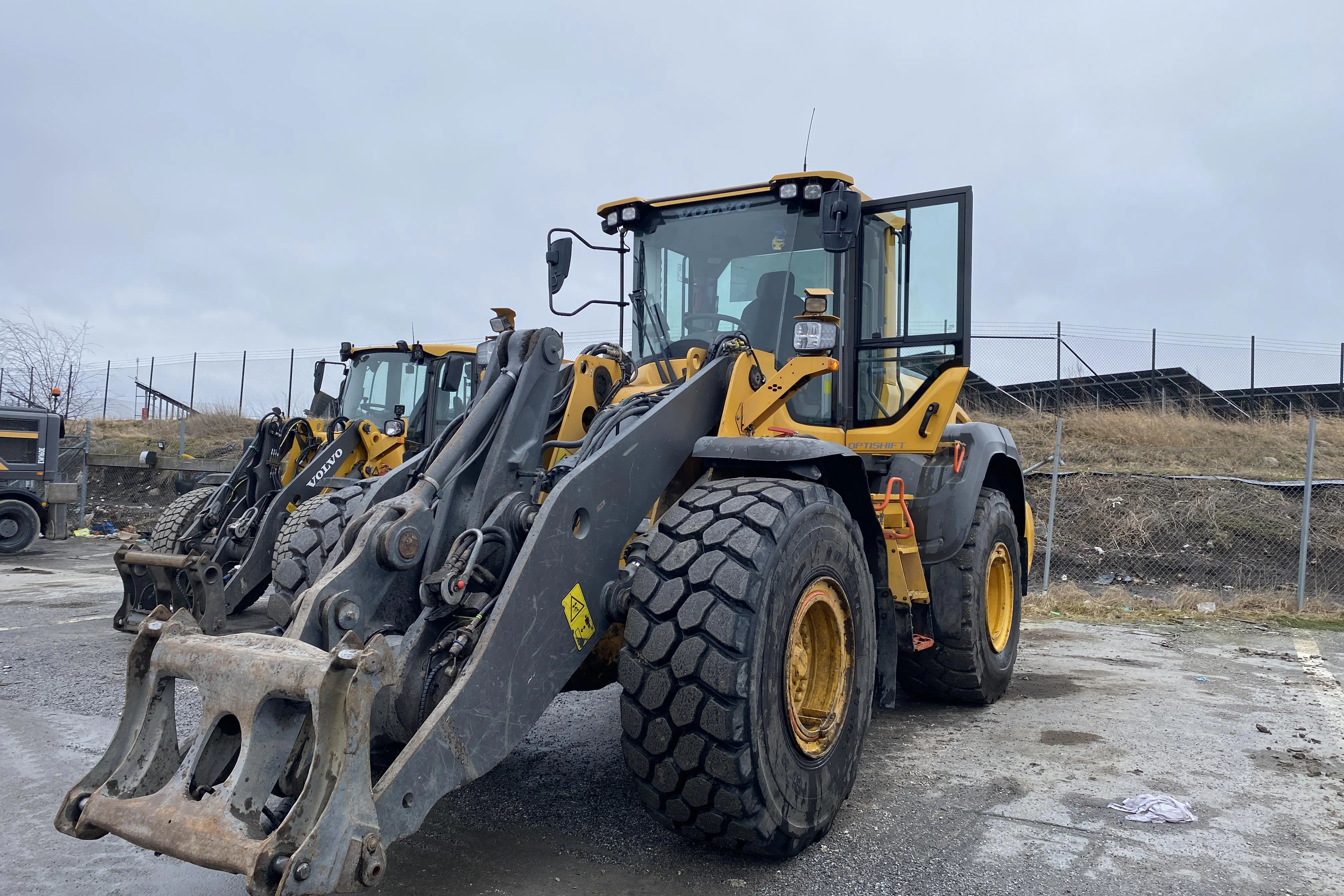 Presentation photo 1 of 43: Volvo L120H - 0 km - Automatic - yellow - 2018