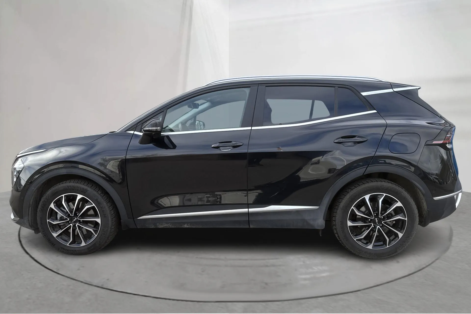 Presentationsfoto 2 av 18: KIA Sportage PHEV AWD (265hk) - 2 055 mil - Automat - svart - 2025