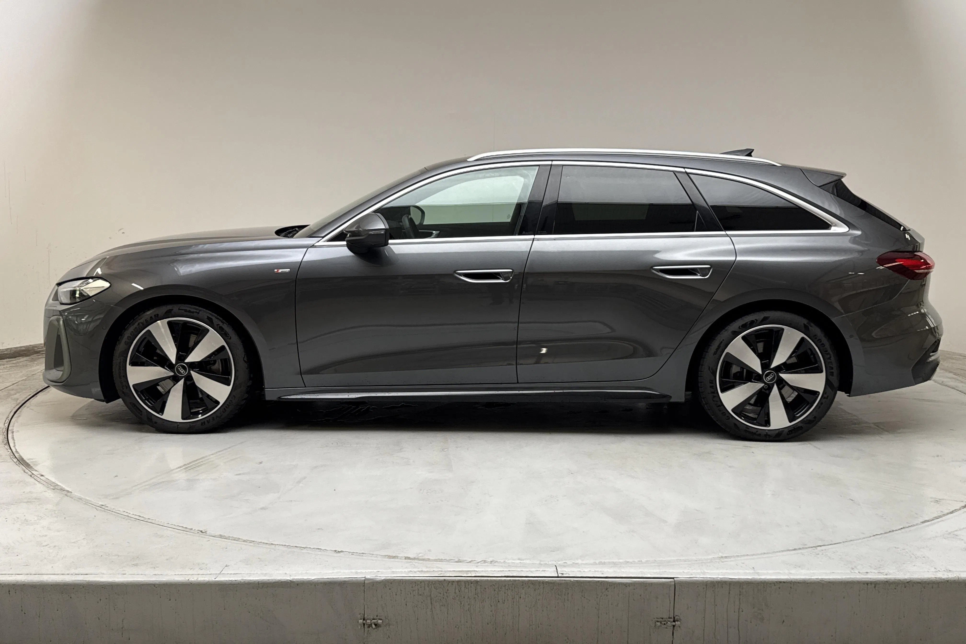 Presentation photo 2 of 18: Audi A5 Avant TDI quattro (204hk) - 36 730 km - Automatic - gray - 2025