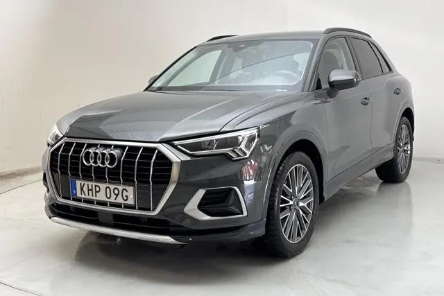 Presentationsfoto 1 av 13: Audi Q3 35 TFSI (150hk) - 3 136 mil - Automat - grå - 2024