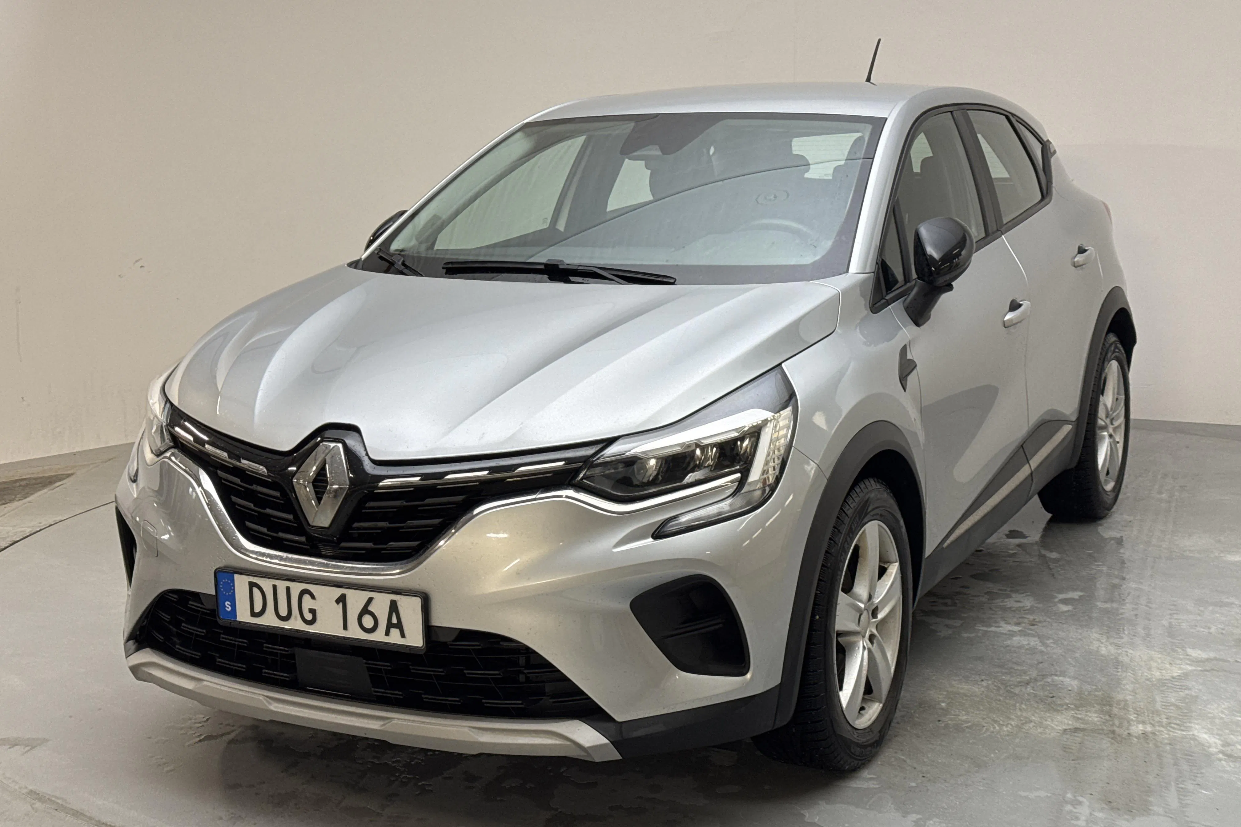 Presentationsfoto 1 av 13: Renault Captur 1.0 TCe (90hk) - 9 183 mil - Manuell - silver - 2021