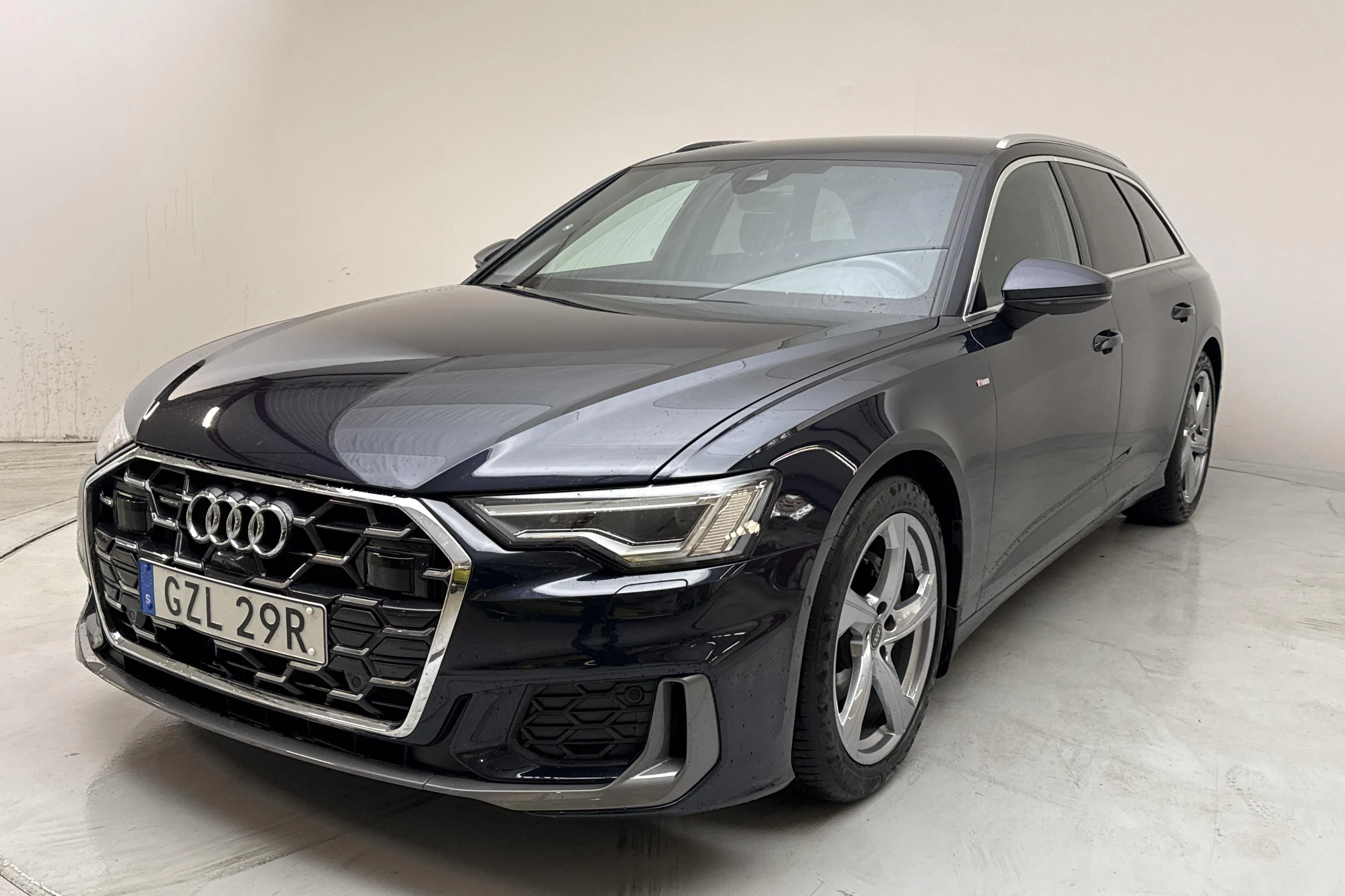 Presentationsfoto 1 av 15: Audi A6 Avant 40 TDI quattro (204hk) - 3 933 mil - Automat - blå - 2025