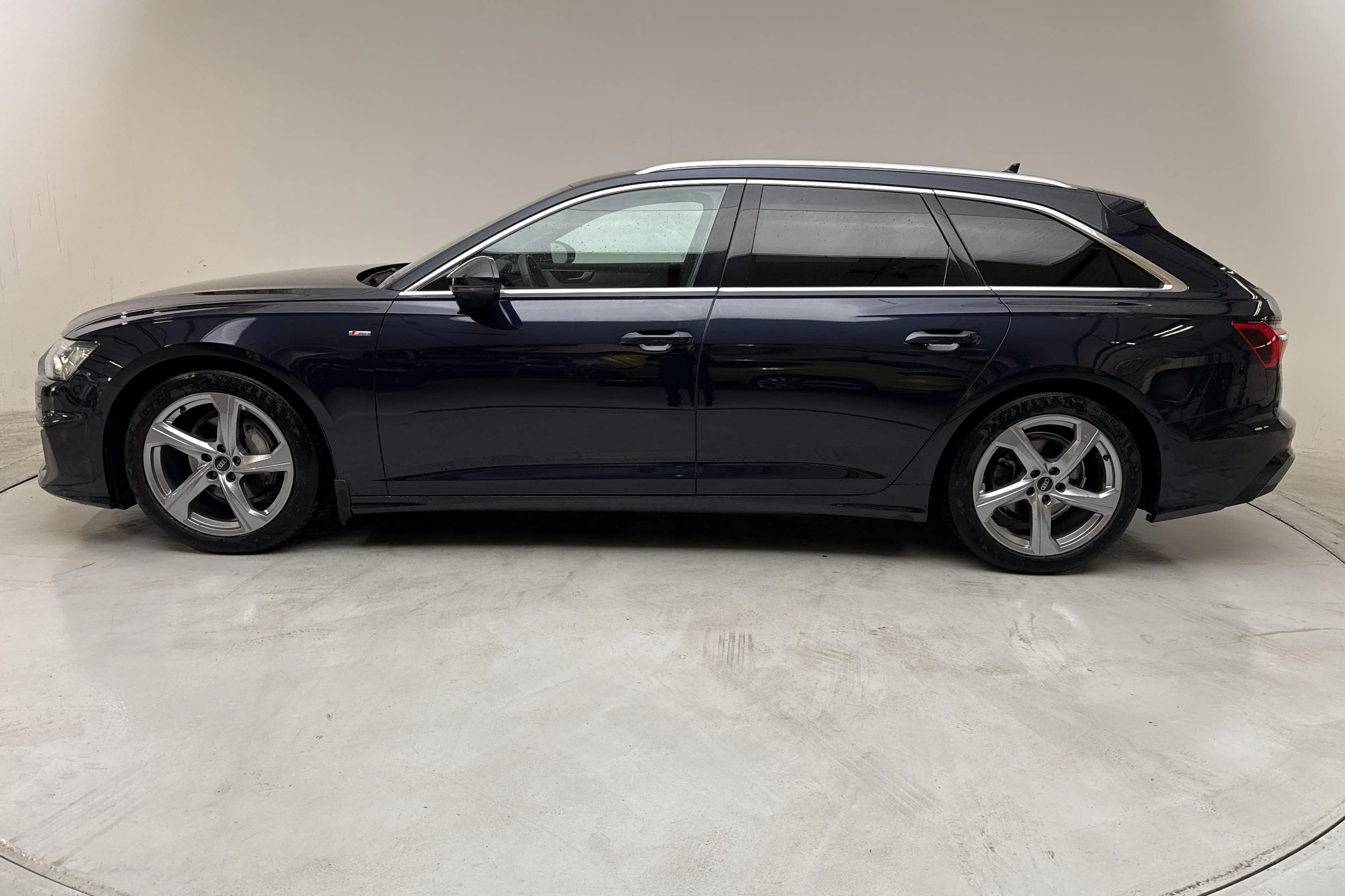 Presentationsfoto 2 av 15: Audi A6 Avant 40 TDI quattro (204hk) - 3 933 mil - Automat - blå - 2025