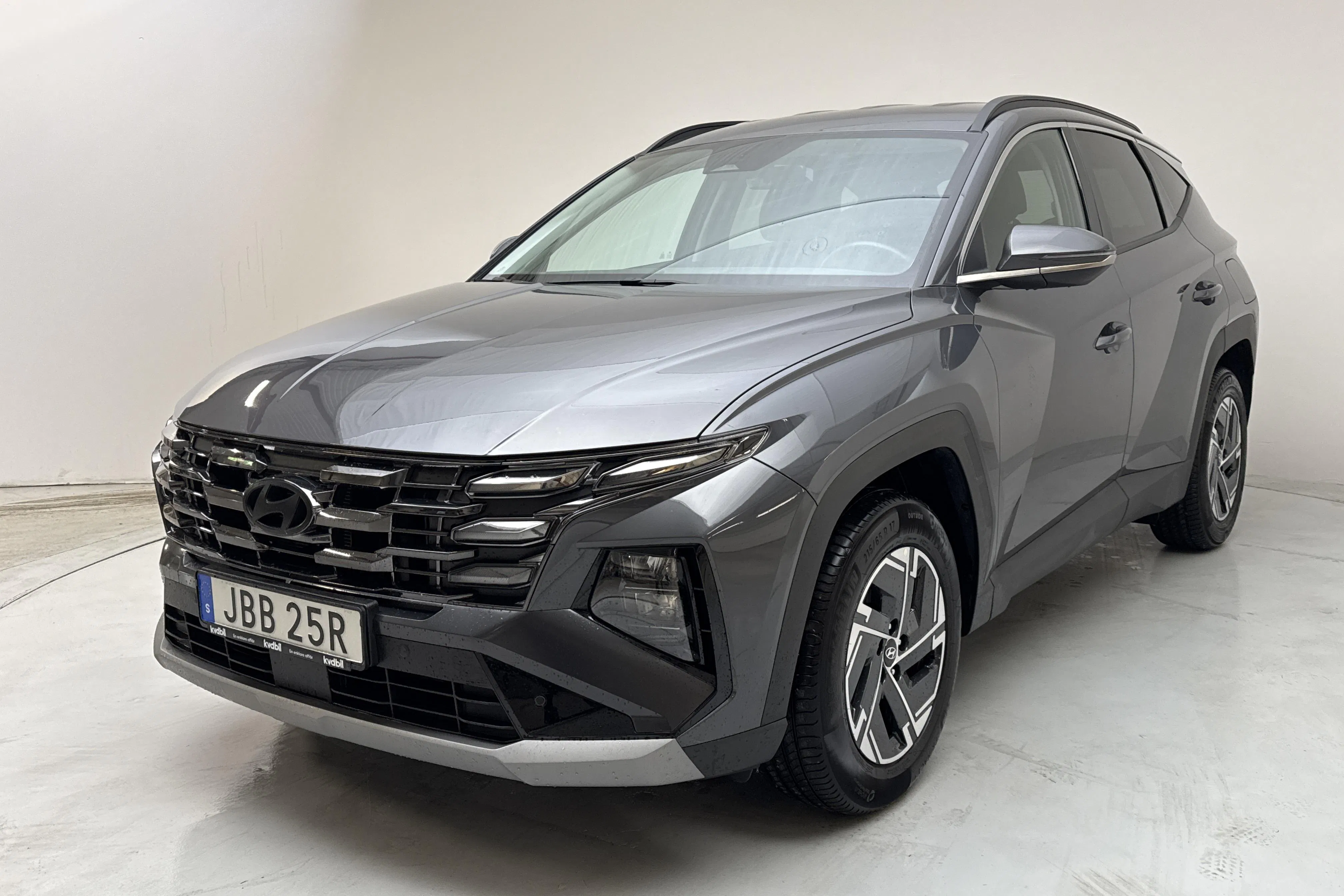Presentationsfoto 1 av 13: Hyundai Tucson 1.6 GDI Hybrid 2WD (215hk) - 2 813 mil - Automat - grå - 2025