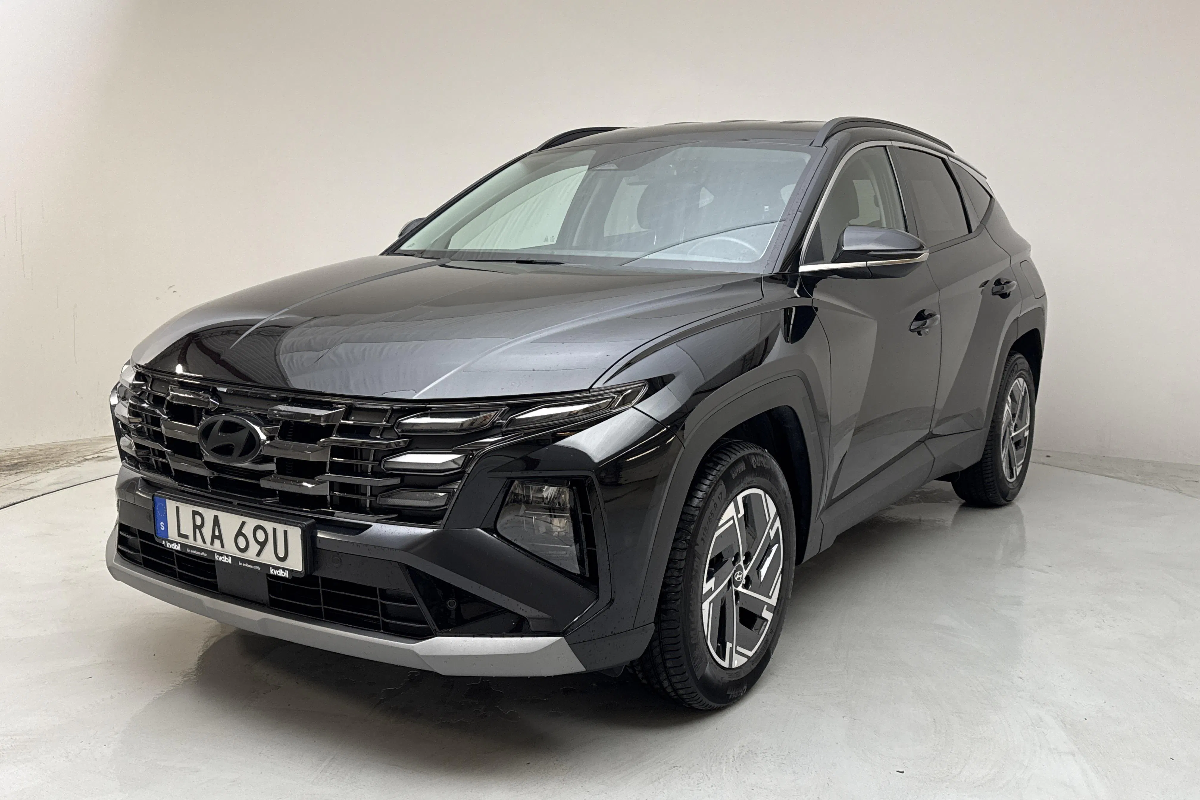 Presentationsfoto 1 av 13: Hyundai Tucson 1.6 GDI Hybrid 2WD (215hk) - 1 894 mil - Automat - svart - 2025