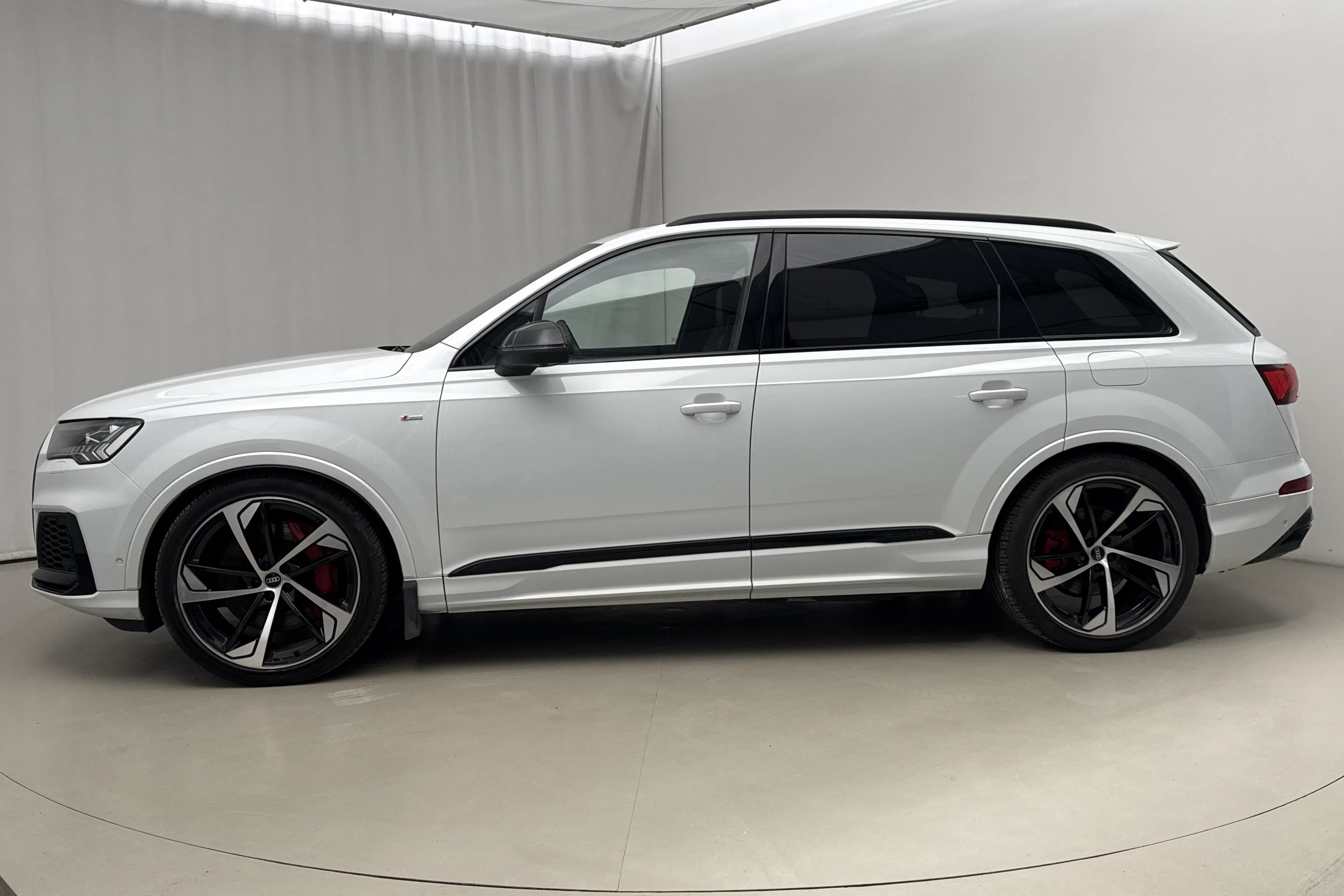 Presentation photo 2 of 34: Audi Q7 60 TFSI e quattro (456hk) - 144 690 km - Automatic - white - 2021
