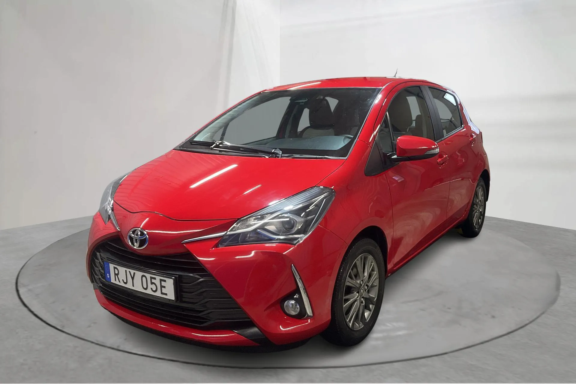 Presentationsfoto 1 av 13: Toyota Yaris 1.5 5dr (111hk) - 7 293 mil - Manuell - röd - 2019