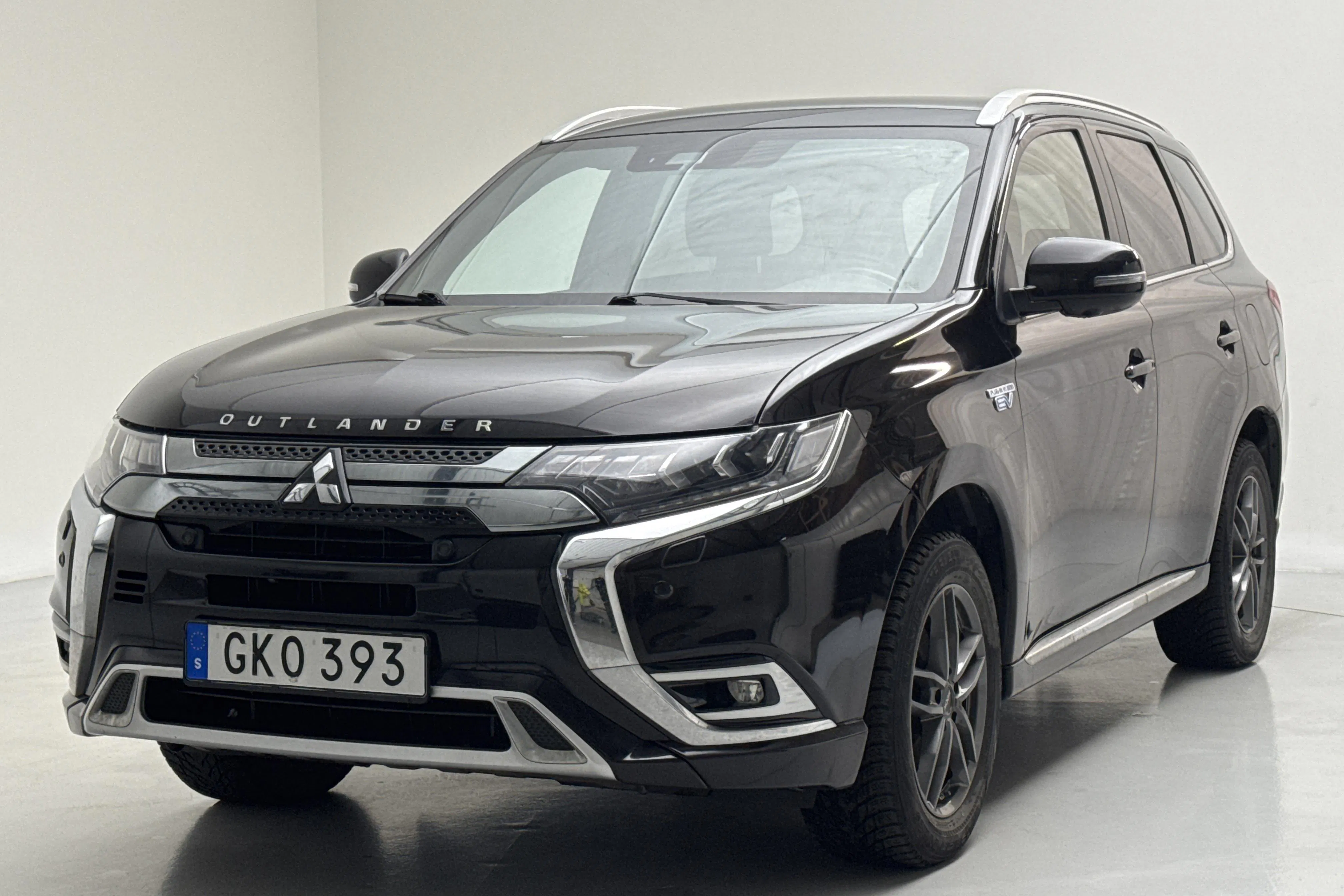 Presentation photo 1 of 17: Mitsubishi Outlander 2.4 Plug-in Hybrid 4WD (136hk) - 99 530 km - Automatic - black - 2019