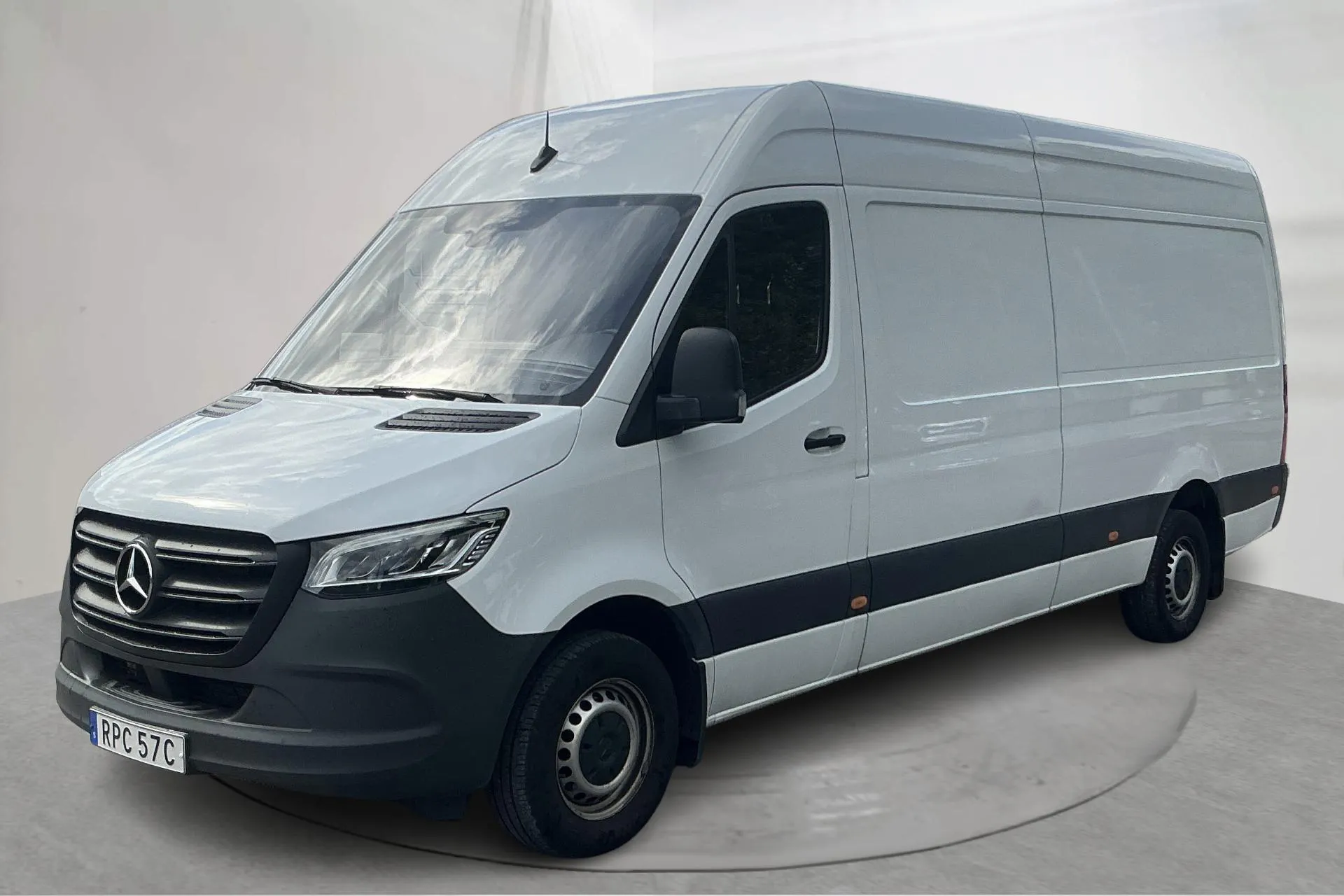 Presentationsfoto 1 av 12: Mercedes Sprinter 317 CDI Skåp RWD (170hk) - 3 323 mil - Automat - vit - 2024