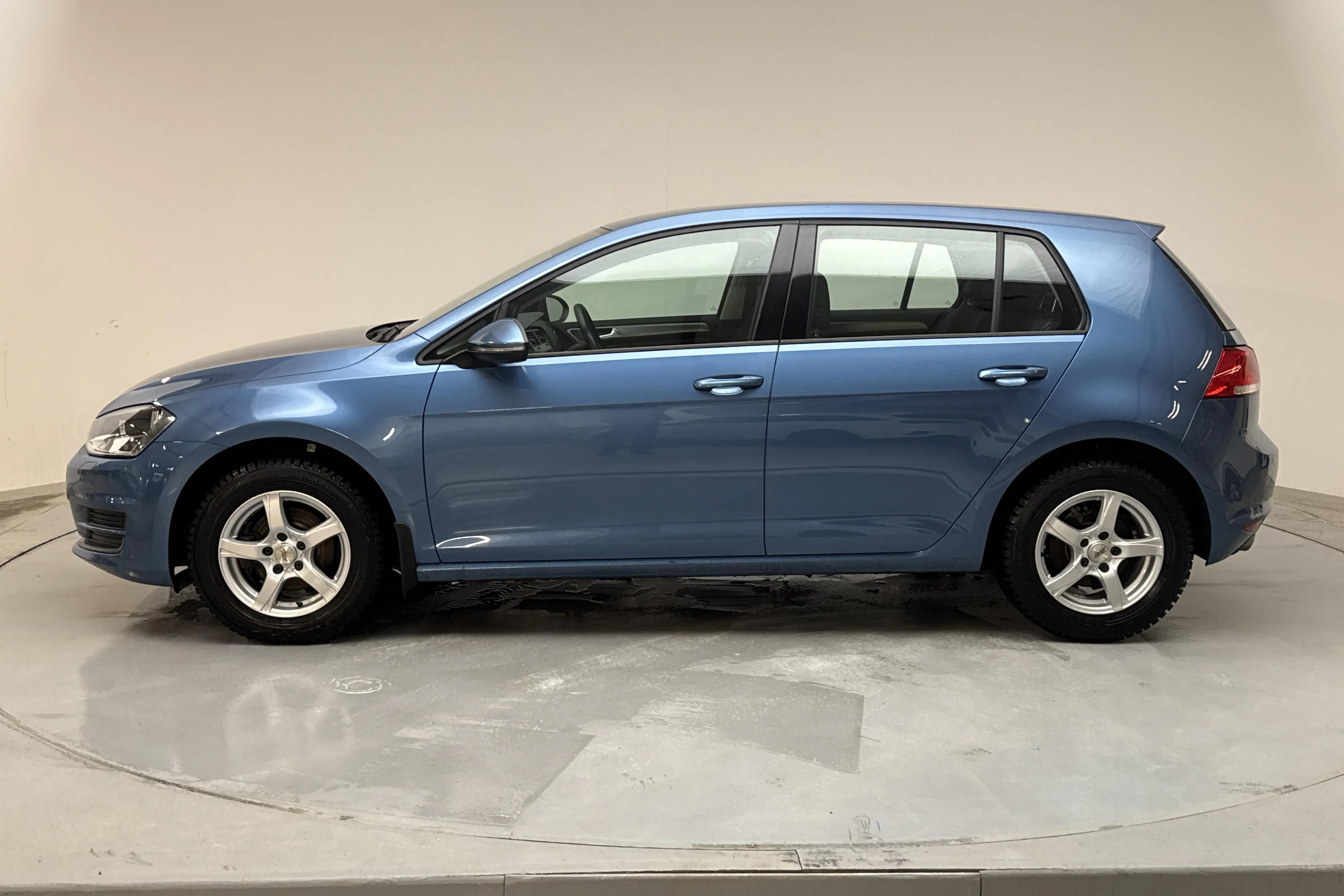 Presentationsfoto 2 av 15: VW Golf VII 1.2 TSI 5dr (110hk) - 3 426 mil - Manuell - blå - 2016