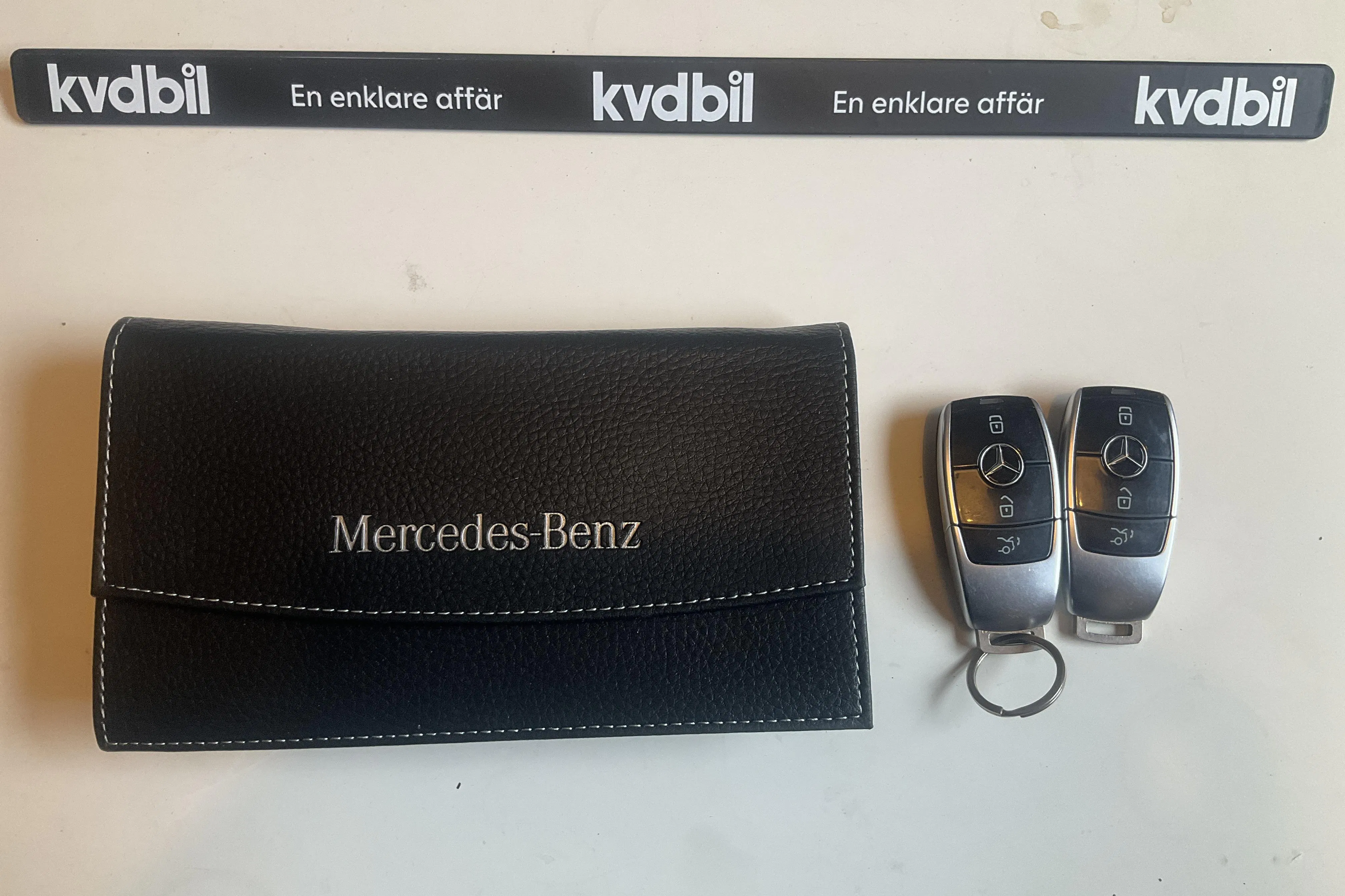 Presentationsfoto 22 av 22: Mercedes E 300 de Kombi 4MATIC S213 (306hk) - 6 624 mil - Automat - röd - 2021