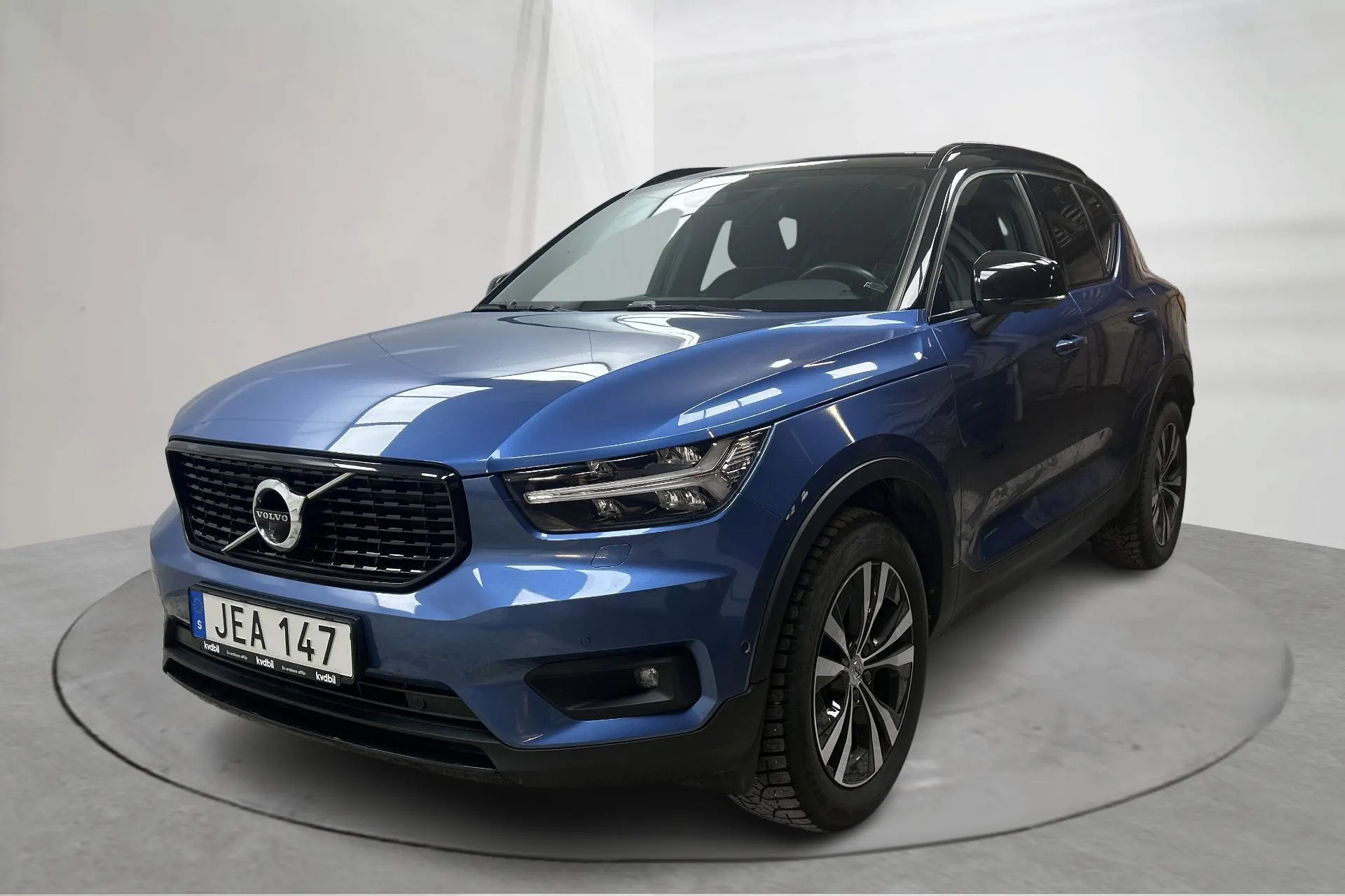 Presentationsfoto 1 av 19: Volvo XC40 T5 AWD (247hk) - 8 517 mil - Automat - Dark Blue - 2019