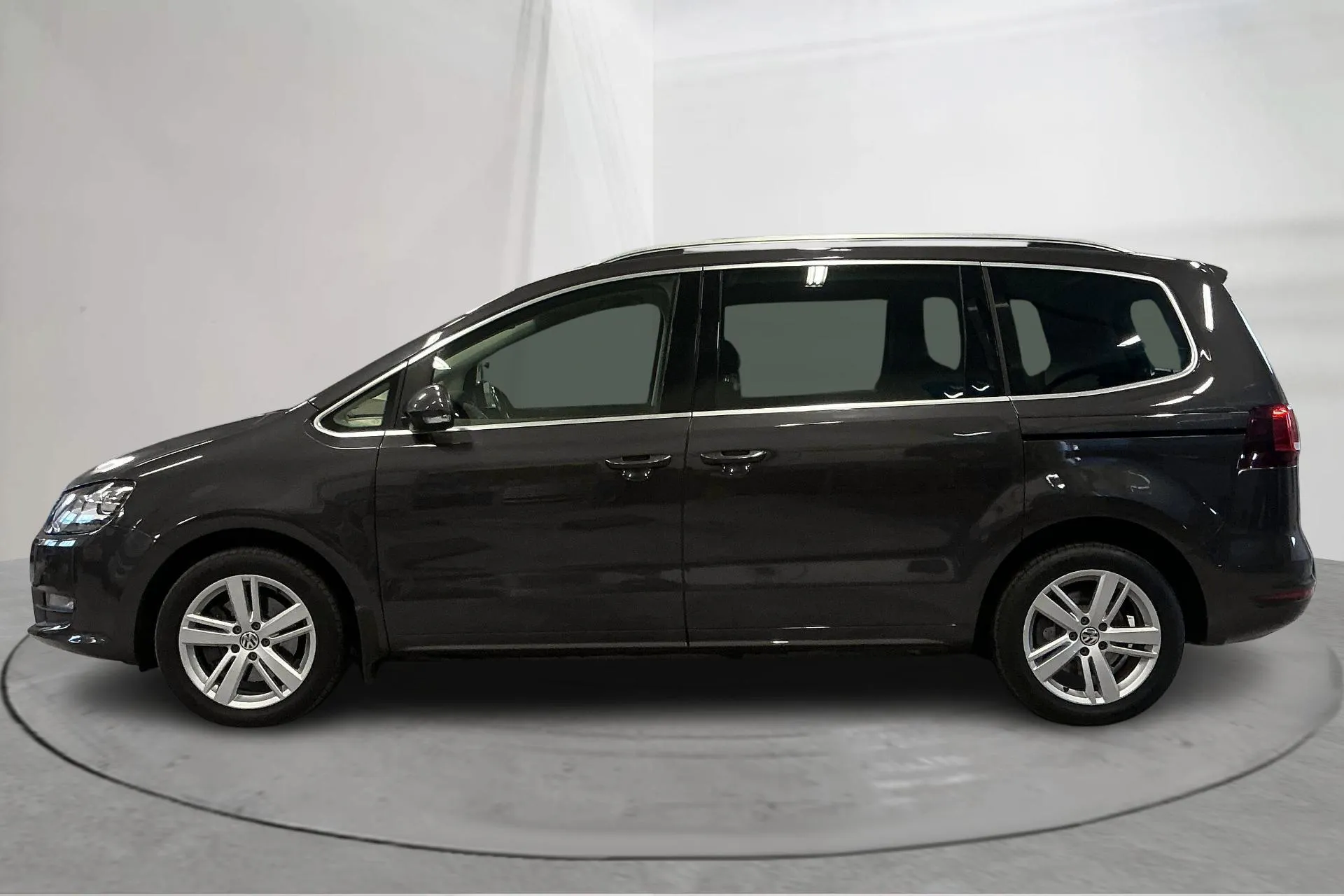 Presentation photo 2 of 16: VW Sharan 2.0 TDI (150hk) - 191 590 km - Automatic - Dark Brown - 2019