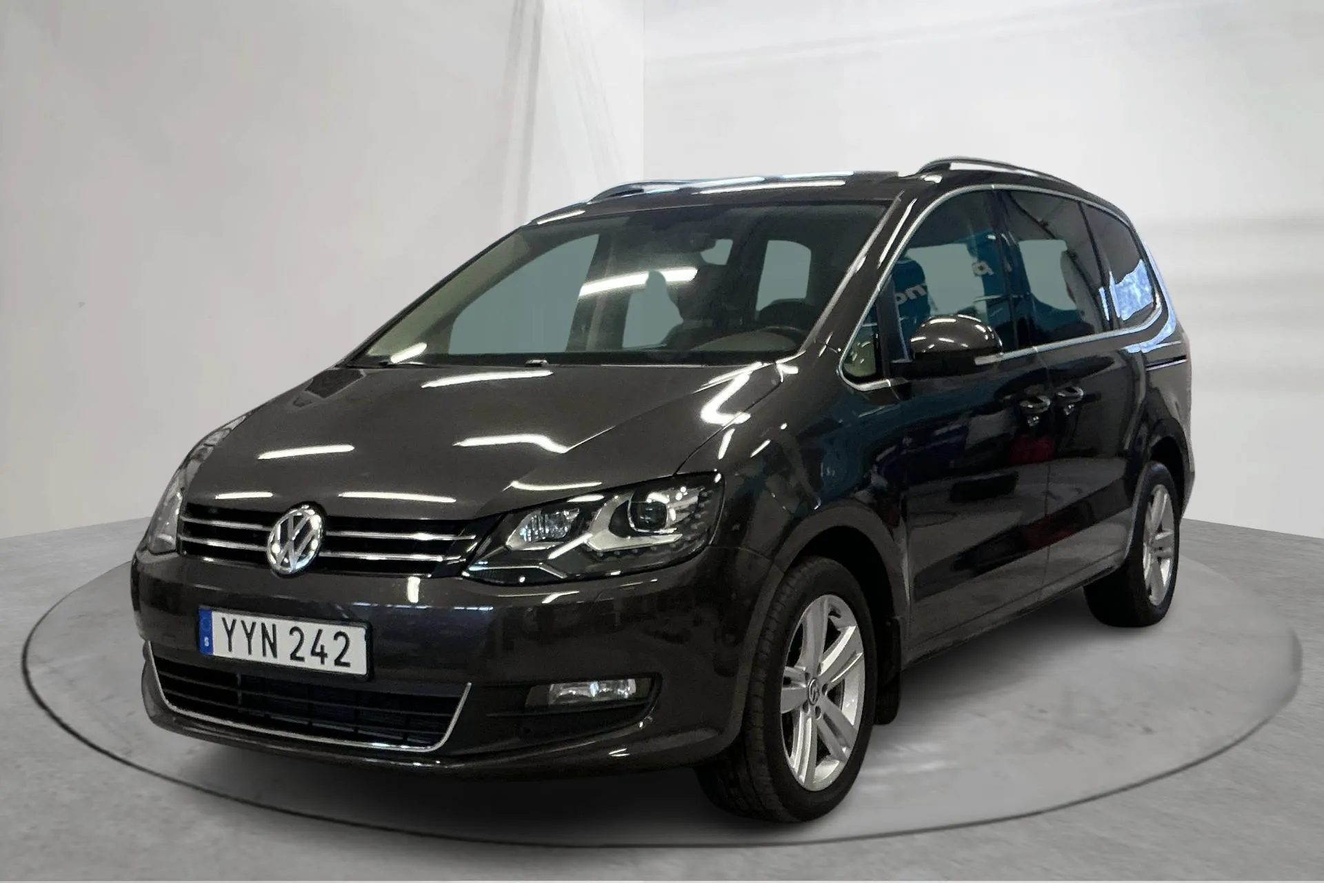 Presentation photo 1 of 16: VW Sharan 2.0 TDI (150hk) - 191 590 km - Automatic - Dark Brown - 2019