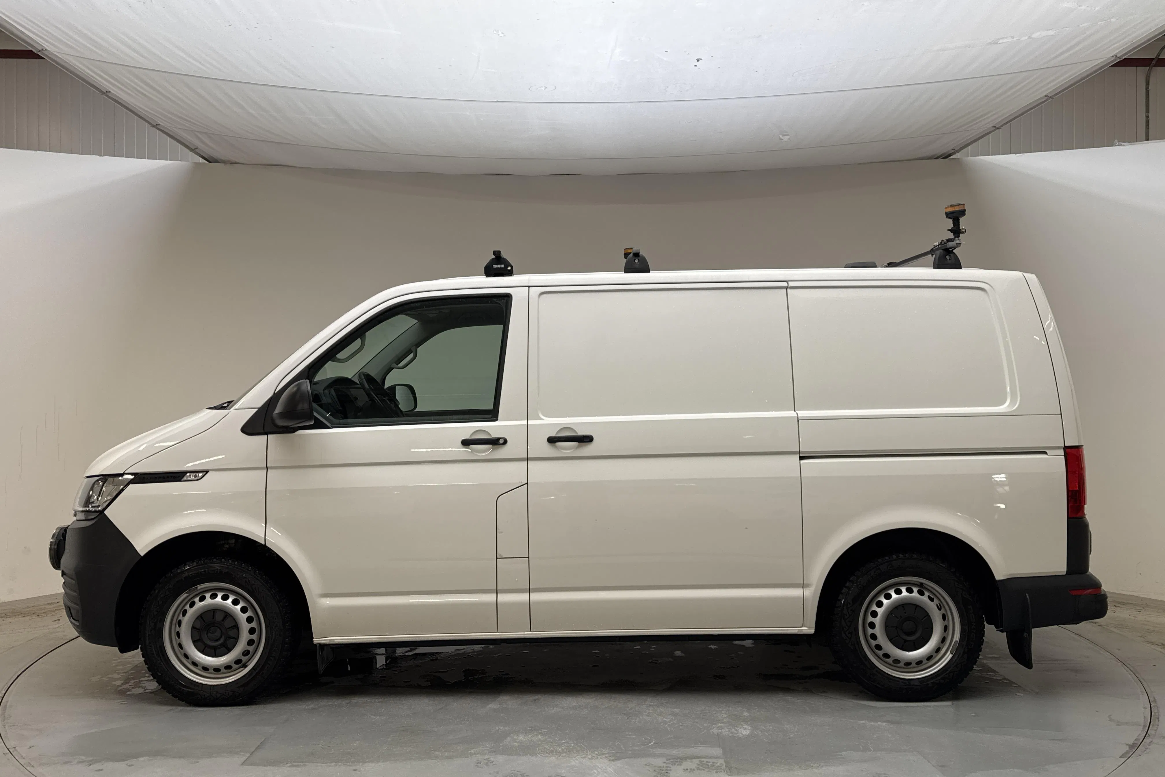 Presentation photo 2 of 16: VW Transporter T6 2.0 TDI BMT Skåp 4MOTION (150hk) - 91 680 km - Automatic - white - 2020
