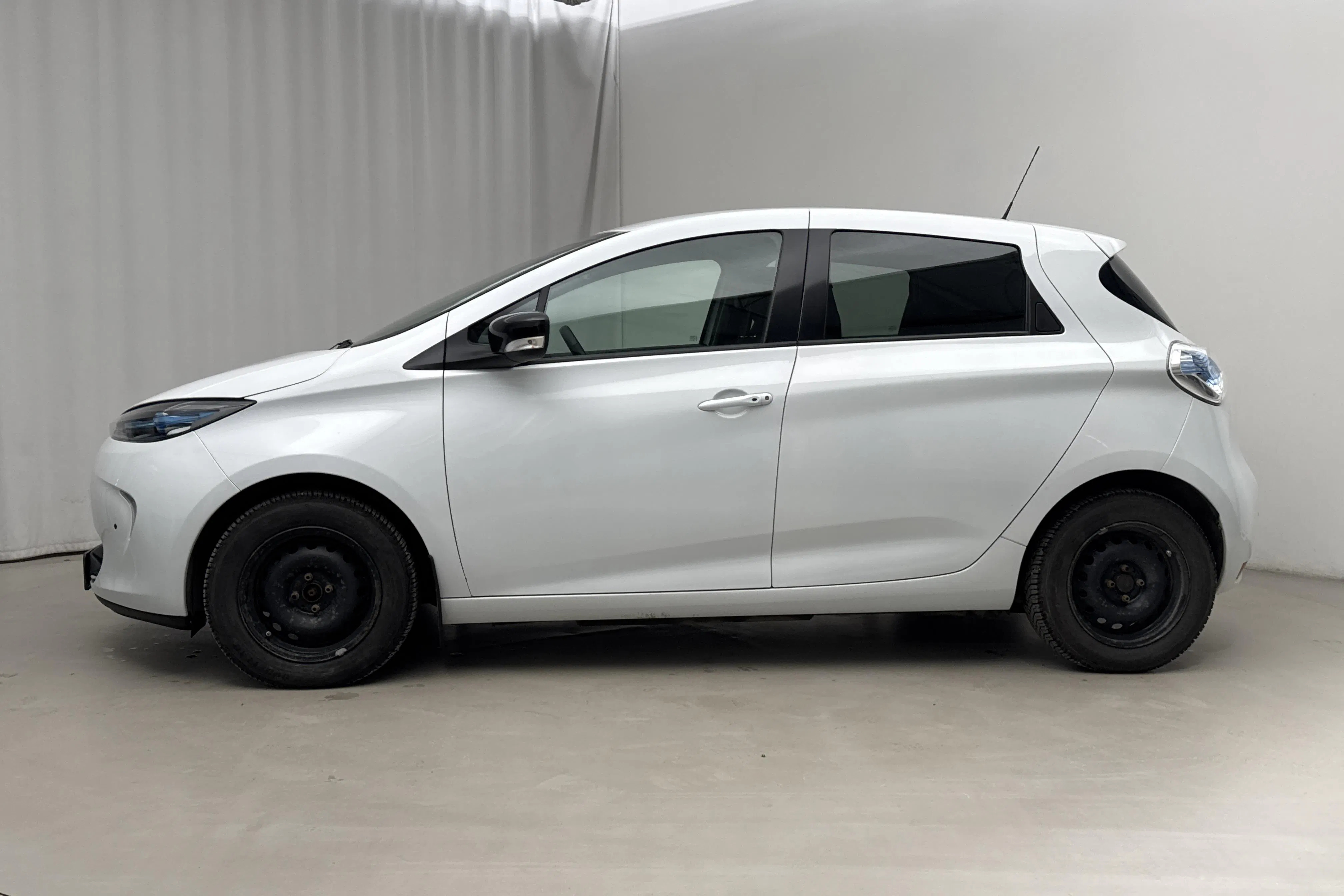 Presentation photo 2 of 21: Renault Zoe 41kWh R110 (108hk) - 29 810 km - Automatic - white - 2019