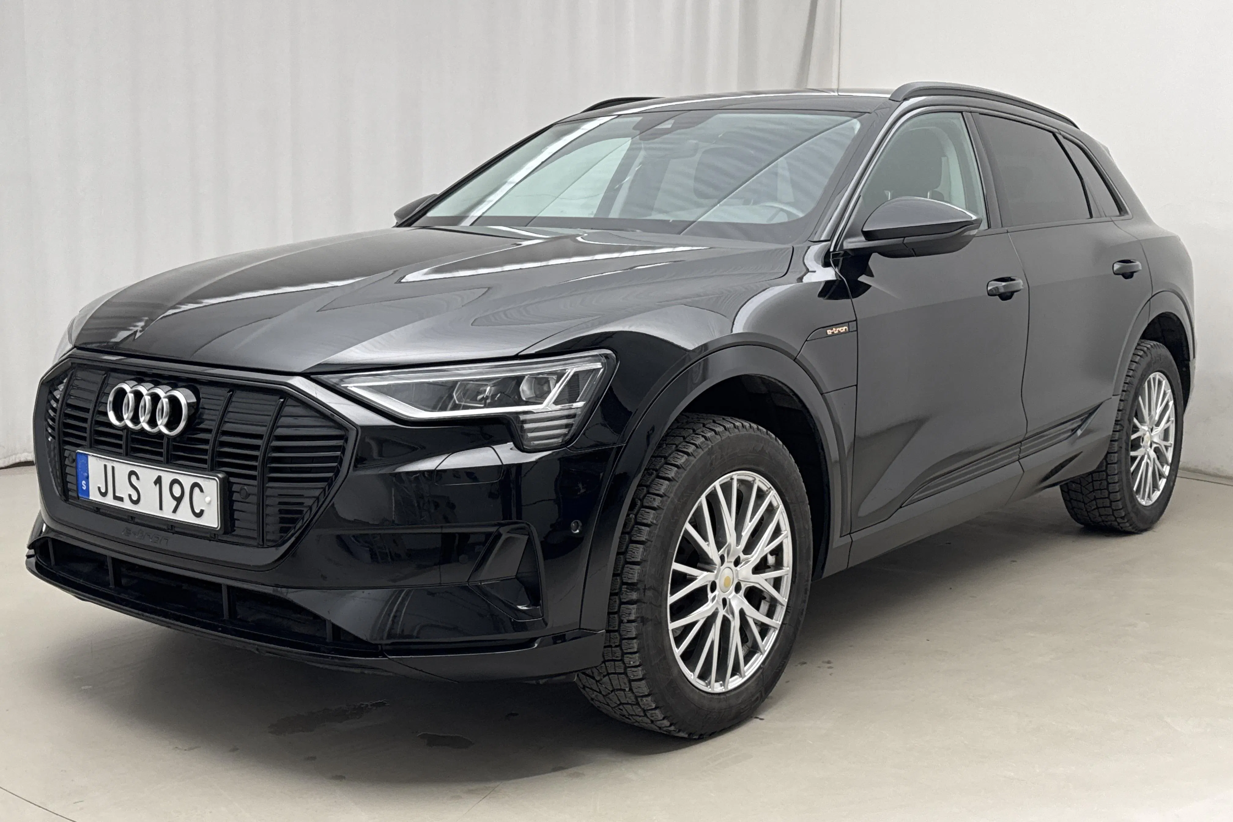 Presentationsfoto 1 av 18: Audi e-tron 55 quattro 95kWh (360hk) - 8 651 mil - Automat - svart - 2022