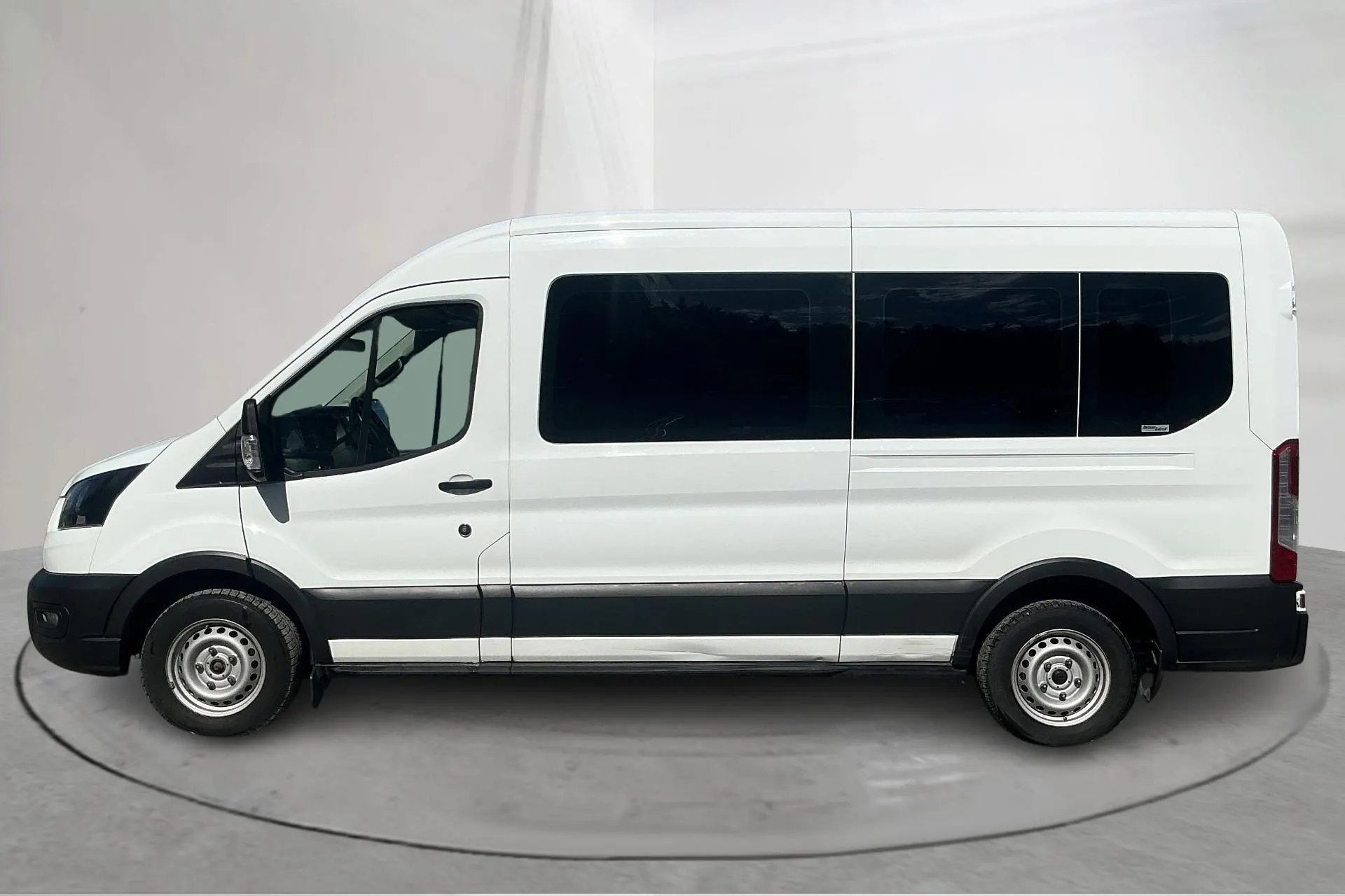 Presentationsfoto 2 av 14: Ford Transit 350 (130hk) - 12 019 mil - Manuell - vit - 2023