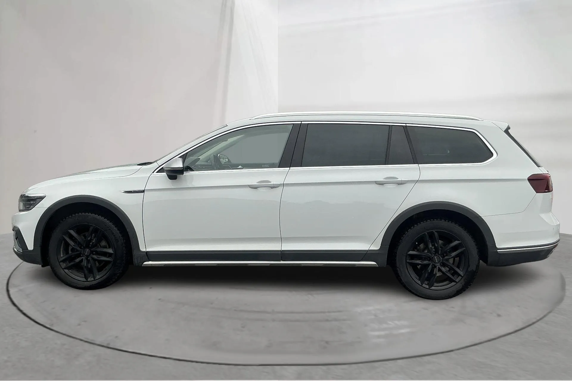 Presentation photo 2 of 15: VW Passat Alltrack 2.0 TDI Sportscombi 4Motion (200hk) - 187 800 km - Automatic - white - 2024