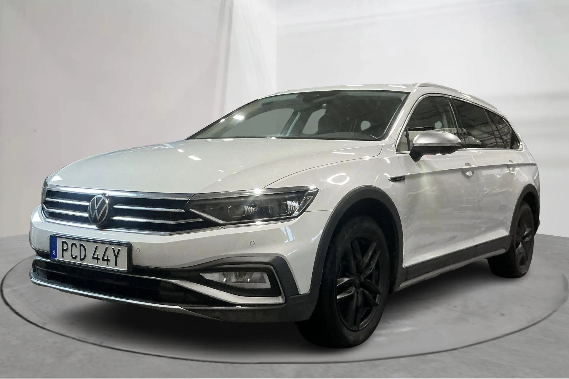 Presentationsfoto 1 av 15: VW Passat Alltrack 2.0 TDI Sportscombi 4Motion (200hk) - 20 318 mil - Automat - vit - 2024