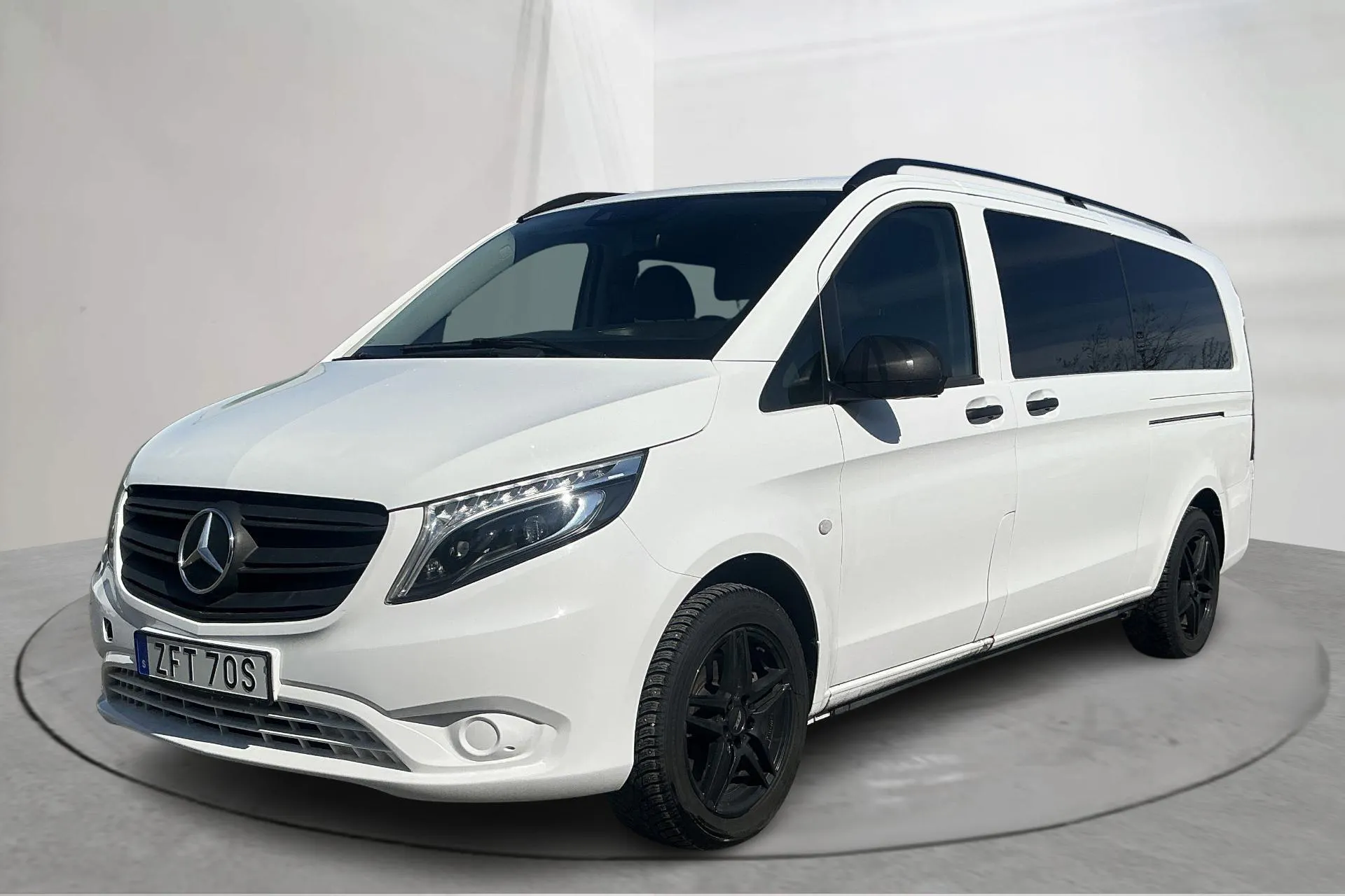 Presentationsfoto 1 av 16: Mercedes Vito Tourer 116 CDI 4MATIC W640 (163hk) - 12 758 mil - Automat - 2023