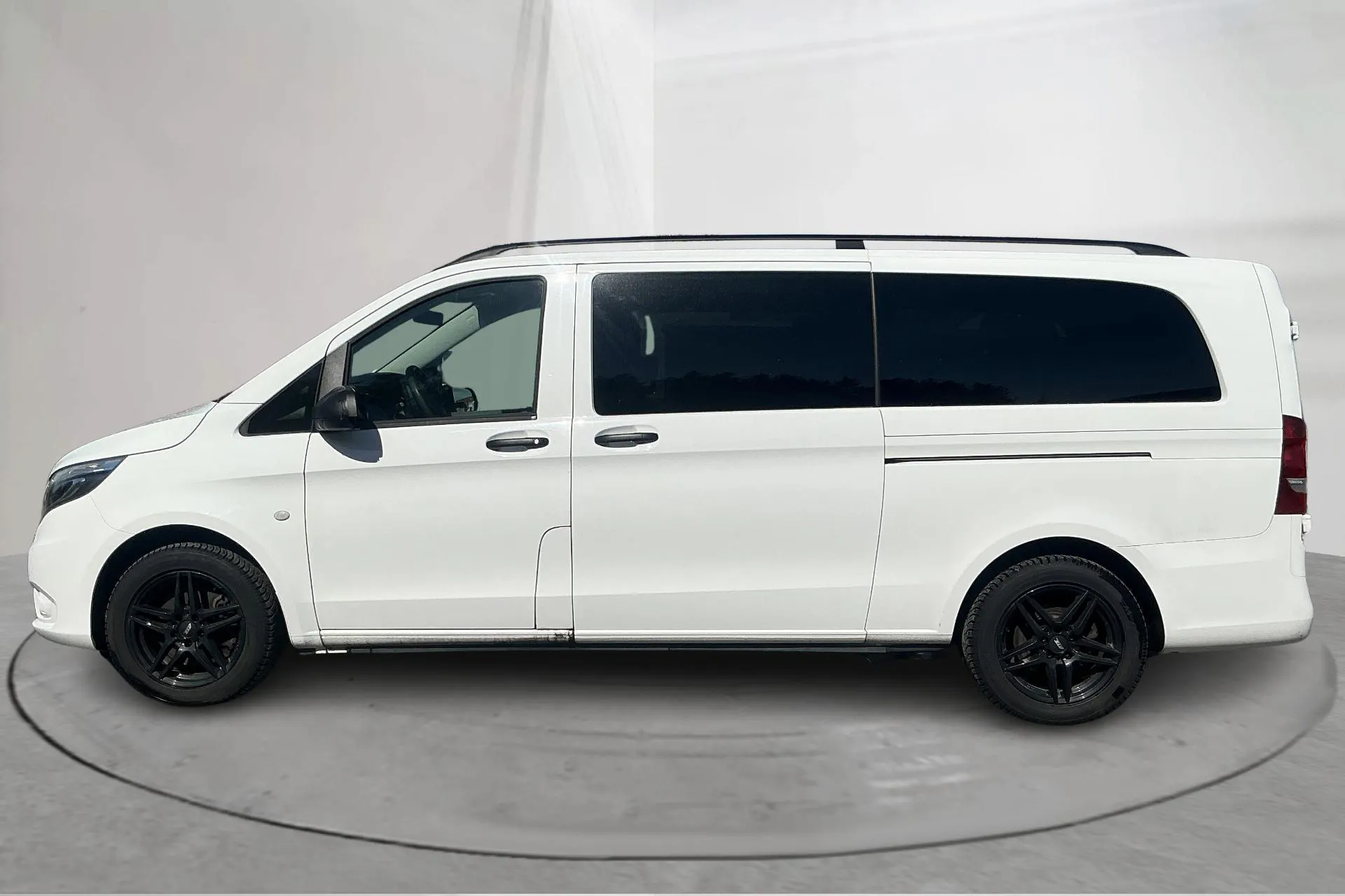 Presentationsfoto 2 av 16: Mercedes Vito Tourer 116 CDI 4MATIC W640 (163hk) - 12 758 mil - Automat - 2023