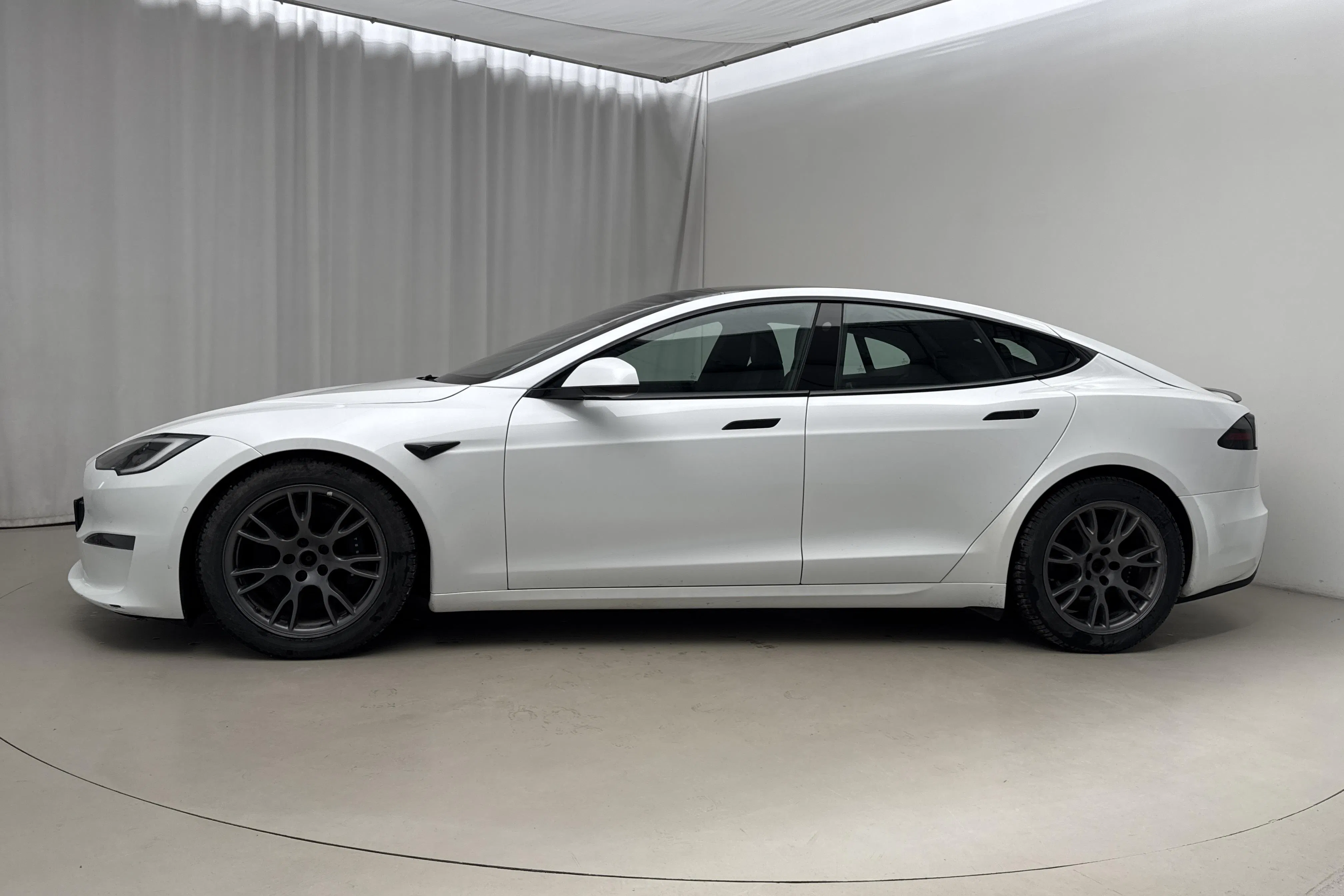 Presentation photo 2 of 26: Tesla Model S Plaid AWD - 74 910 km - Automatic - white - 2023