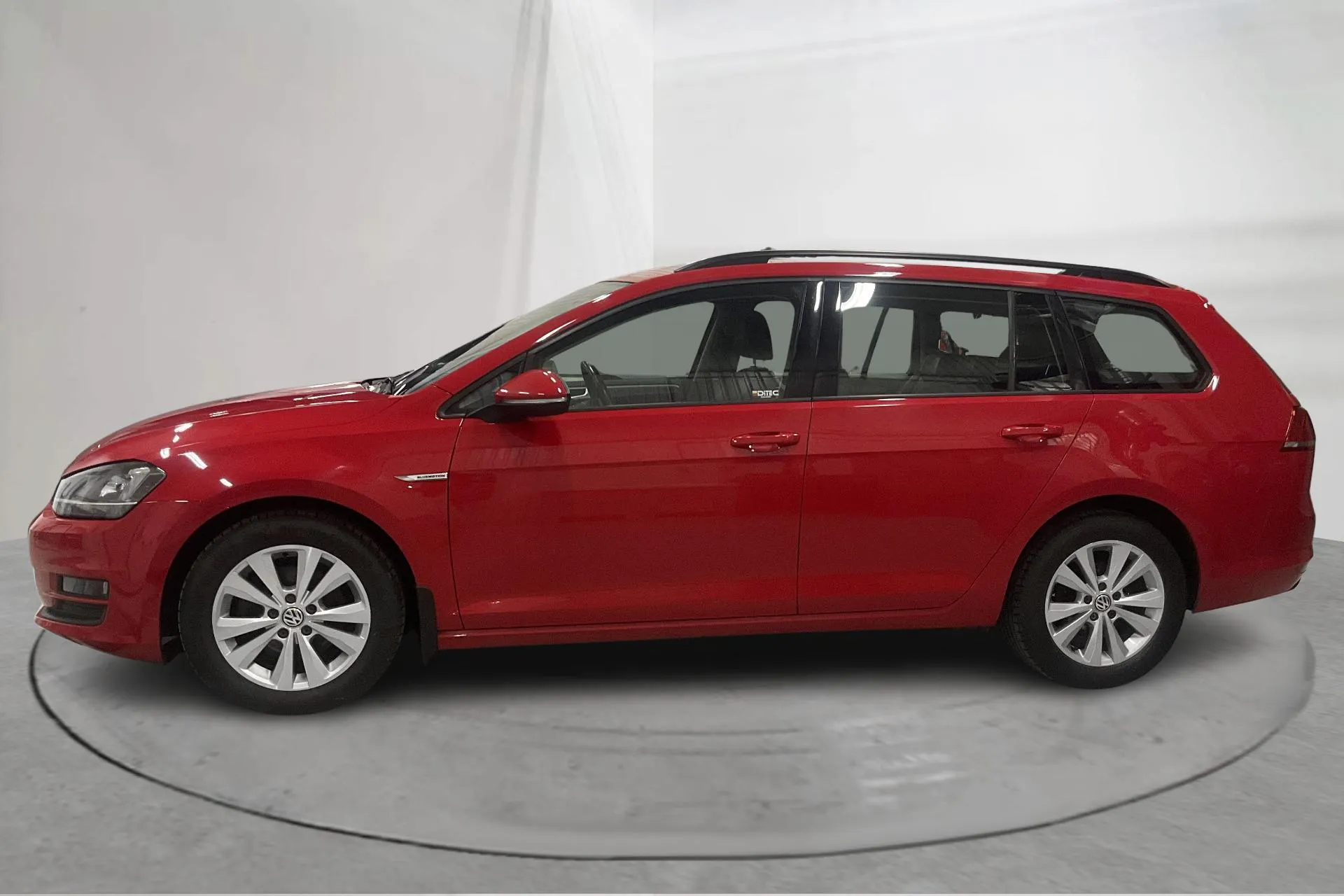 Presentation photo 2 of 15: VW Golf VII 1.4 TGI BlueMotion Sportscombi (110hk) - 195 640 km - Automatic - red - 2015