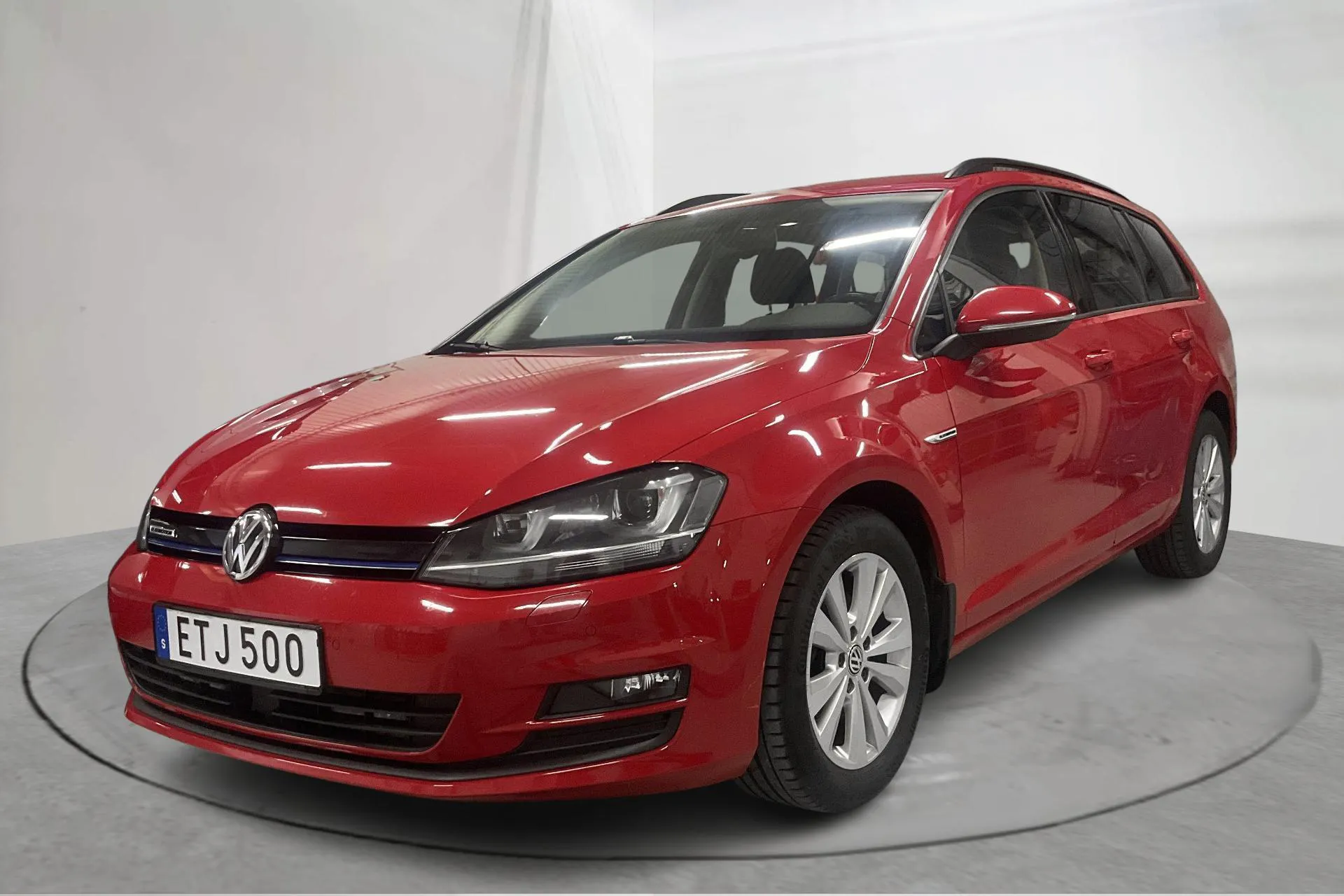 Presentation photo 1 of 15: VW Golf VII 1.4 TGI BlueMotion Sportscombi (110hk) - 195 640 km - Automatic - red - 2015