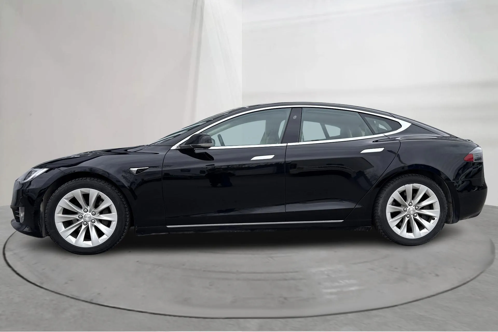 Presentationsfoto 2 av 23: Tesla Model S 75D - 14 251 mil - Automat - svart - 2018